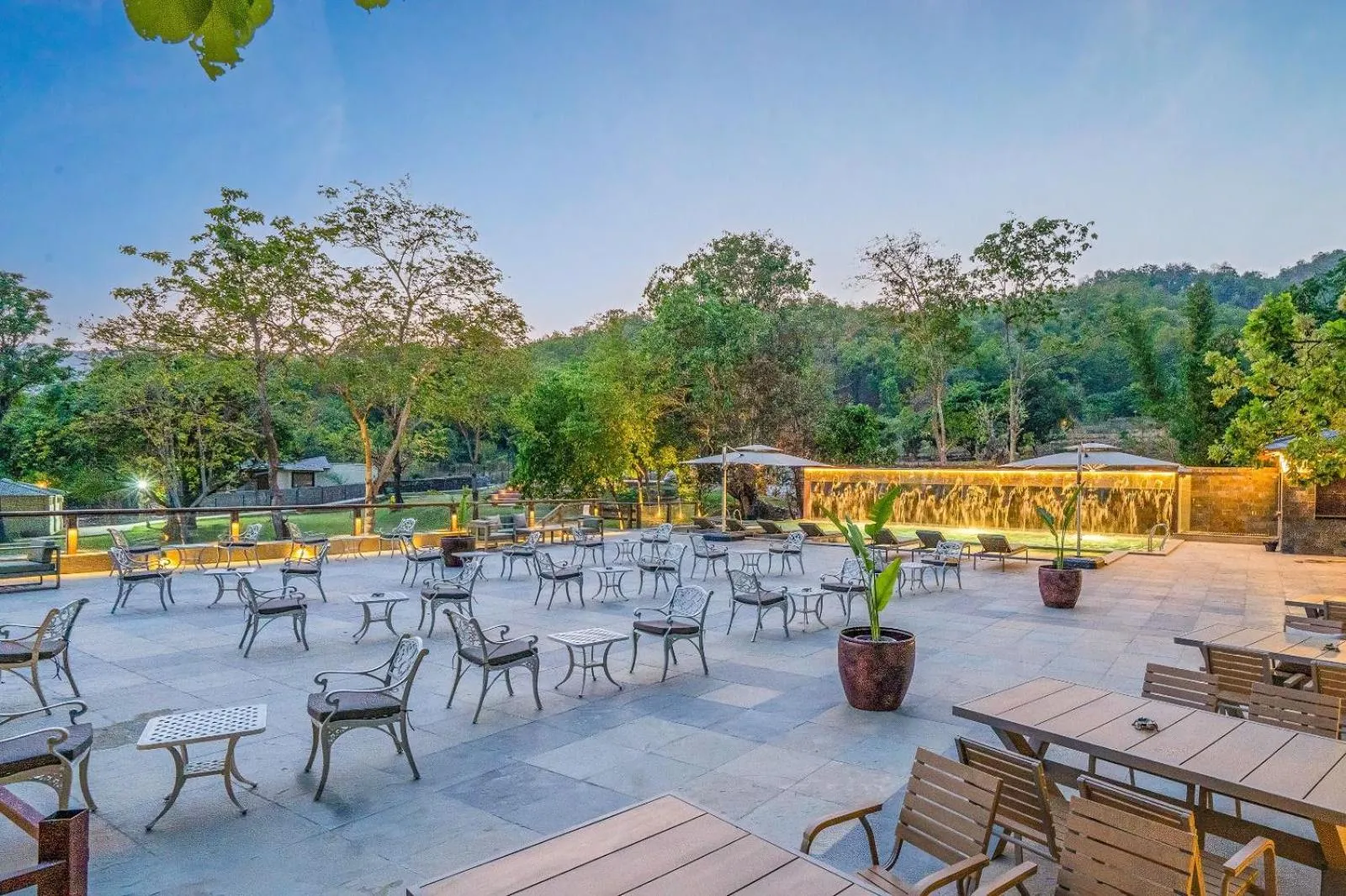 Lounge or bar in Paatlidun Safari Lodge, Jim Corbett