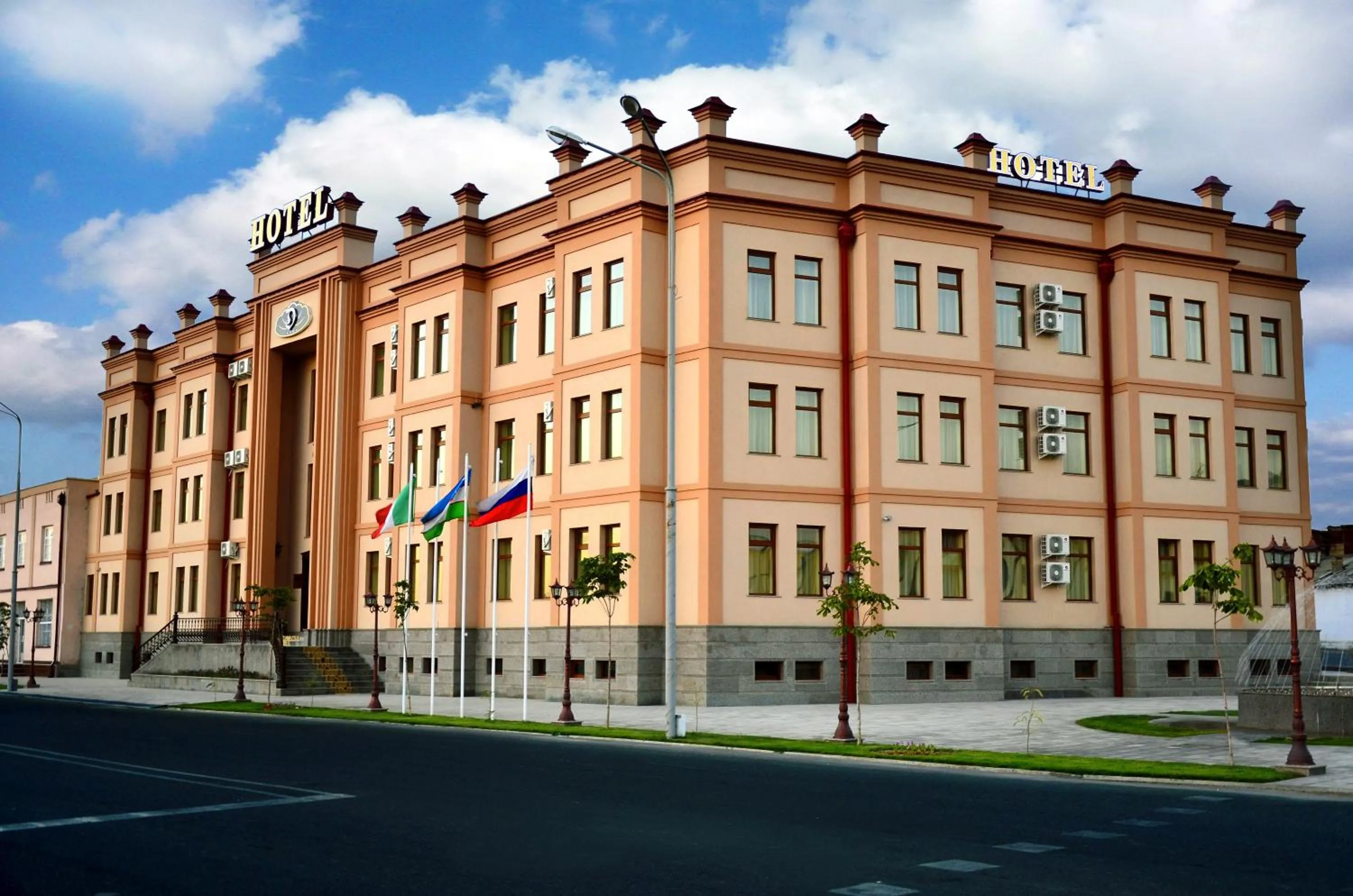 Facade/entrance in Hotel Diyora
