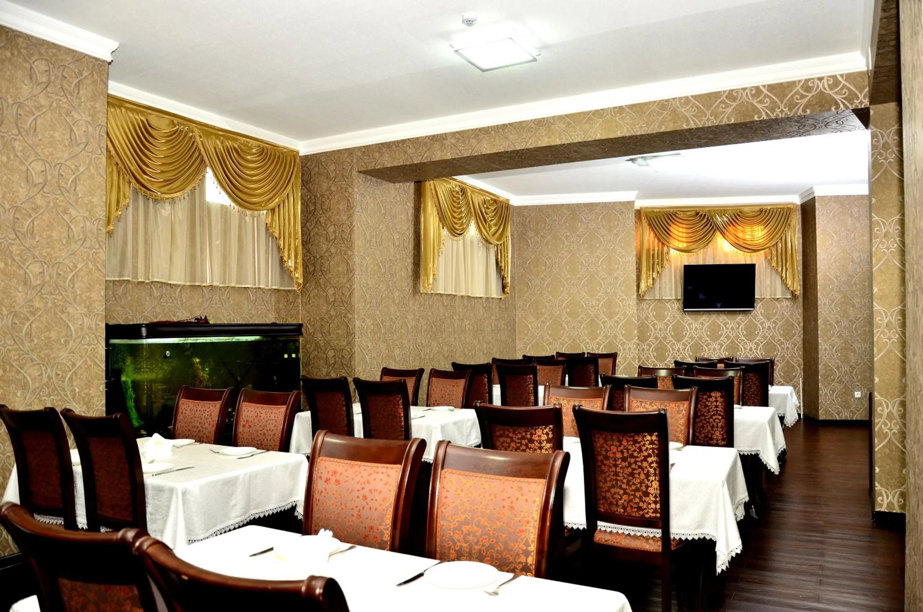 Restaurant/places to eat in Hotel Diyora