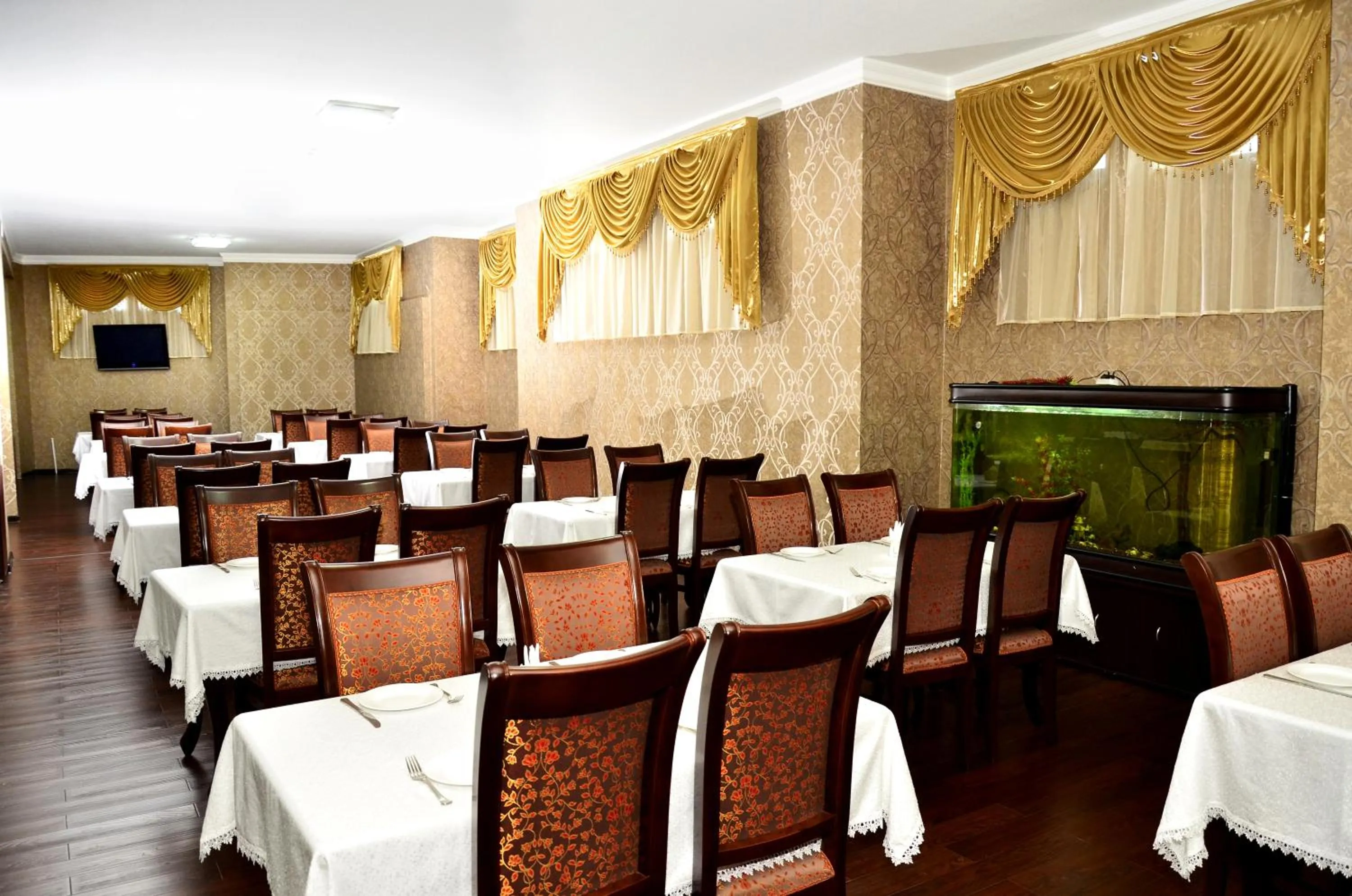 Restaurant/places to eat in Hotel Diyora