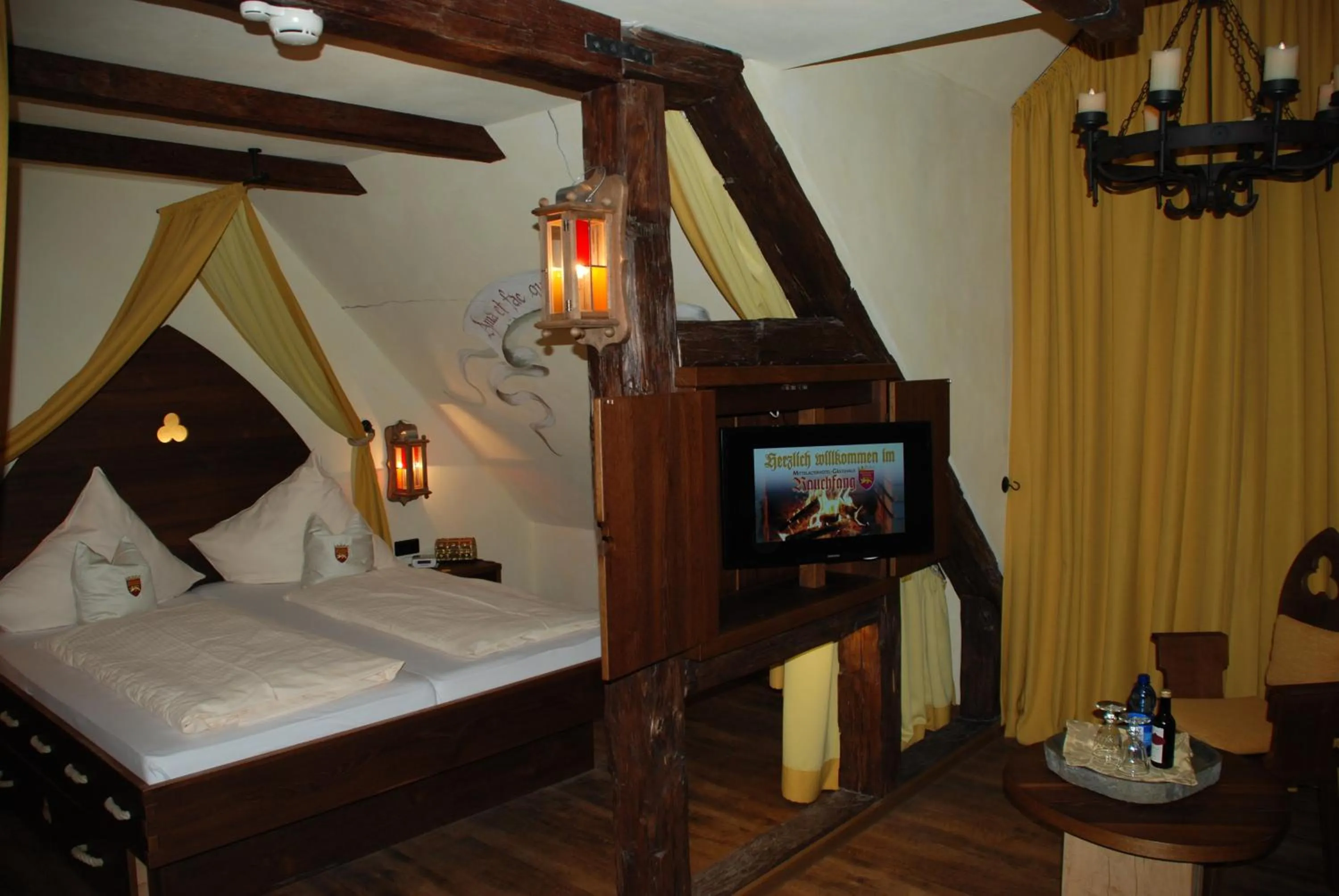 Living room, Bed in Mittelalterhotel-Gästehaus Rauchfang