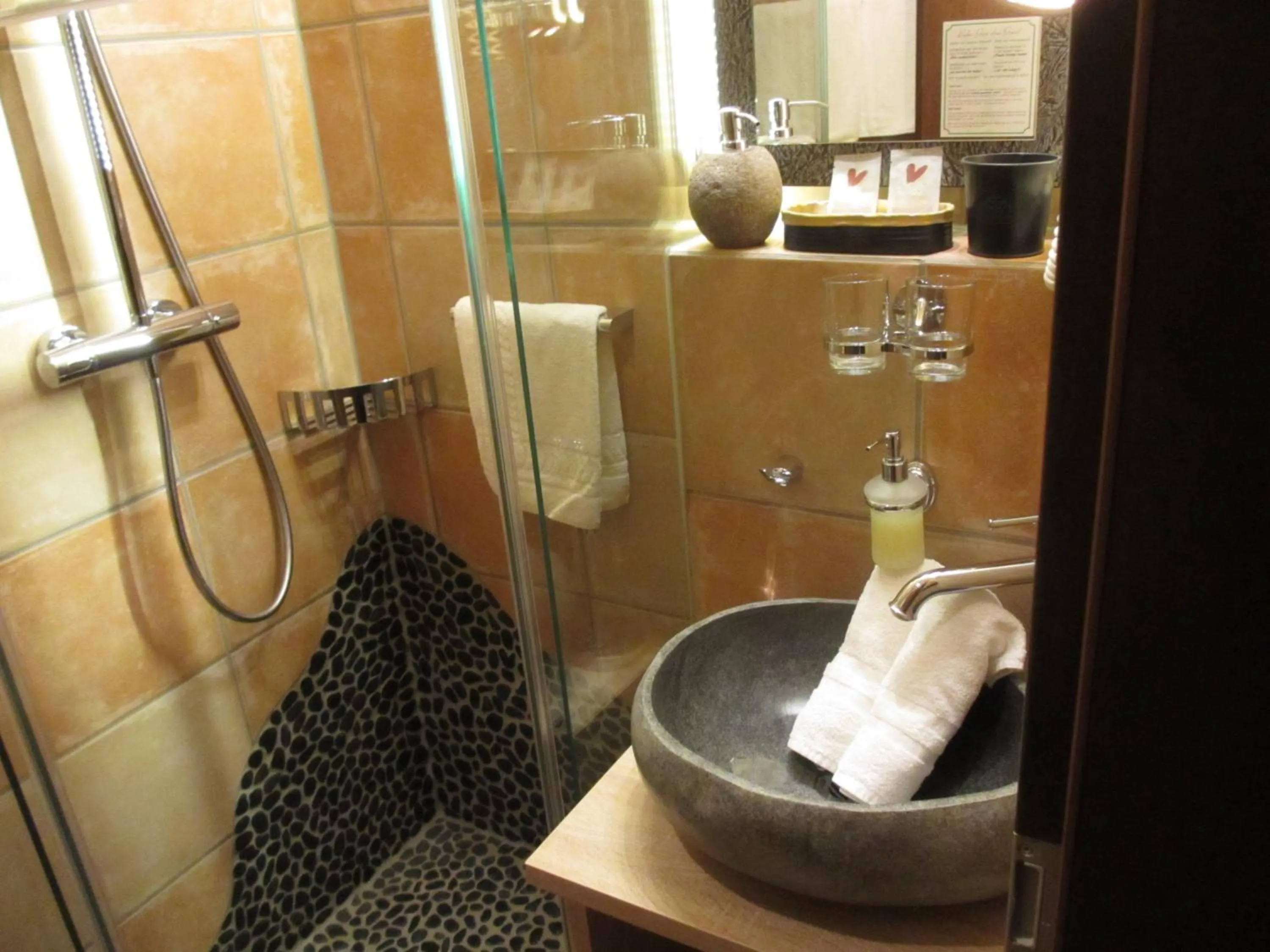 Bathroom in Mittelalterhotel-Gästehaus Rauchfang