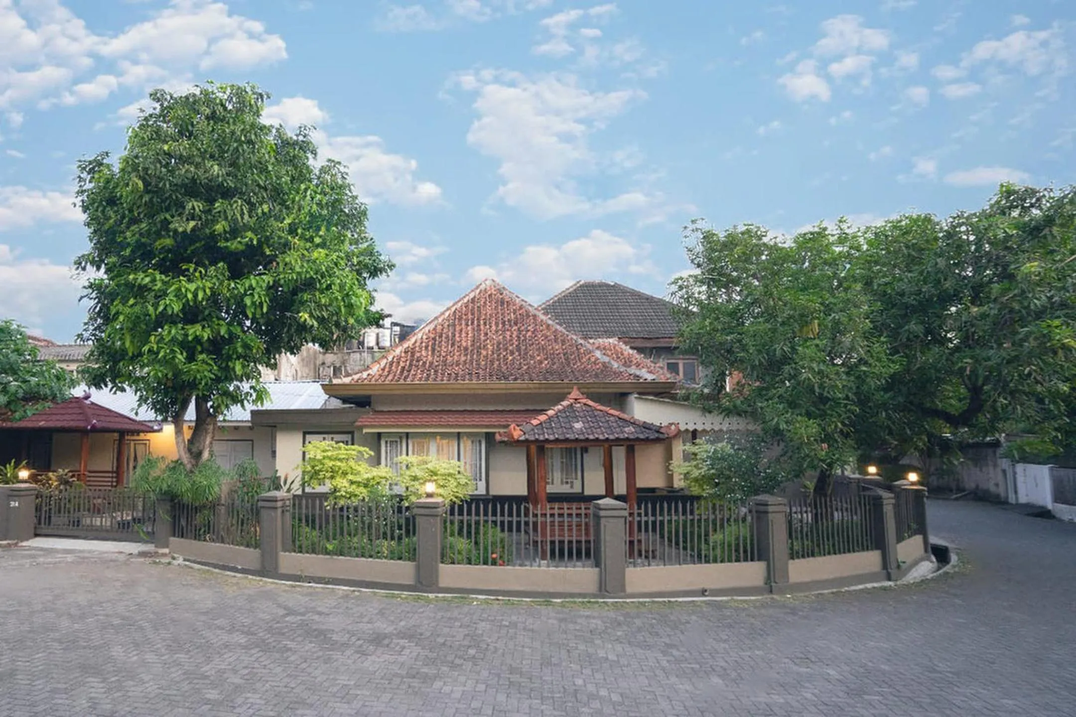 Property building in Yuwono Hotel & Villa Malioboro