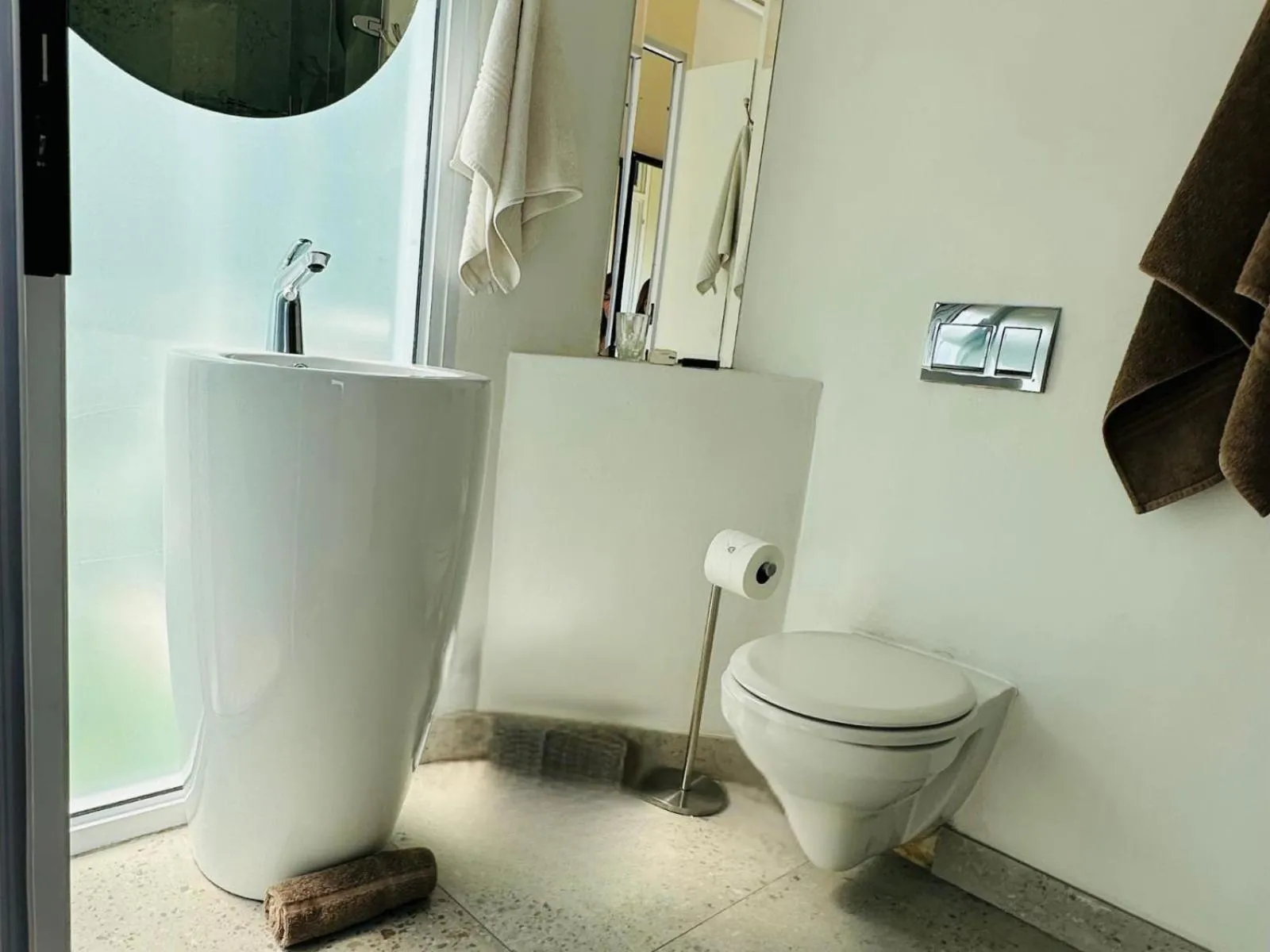 Toilet in Ashby Manor Guest House