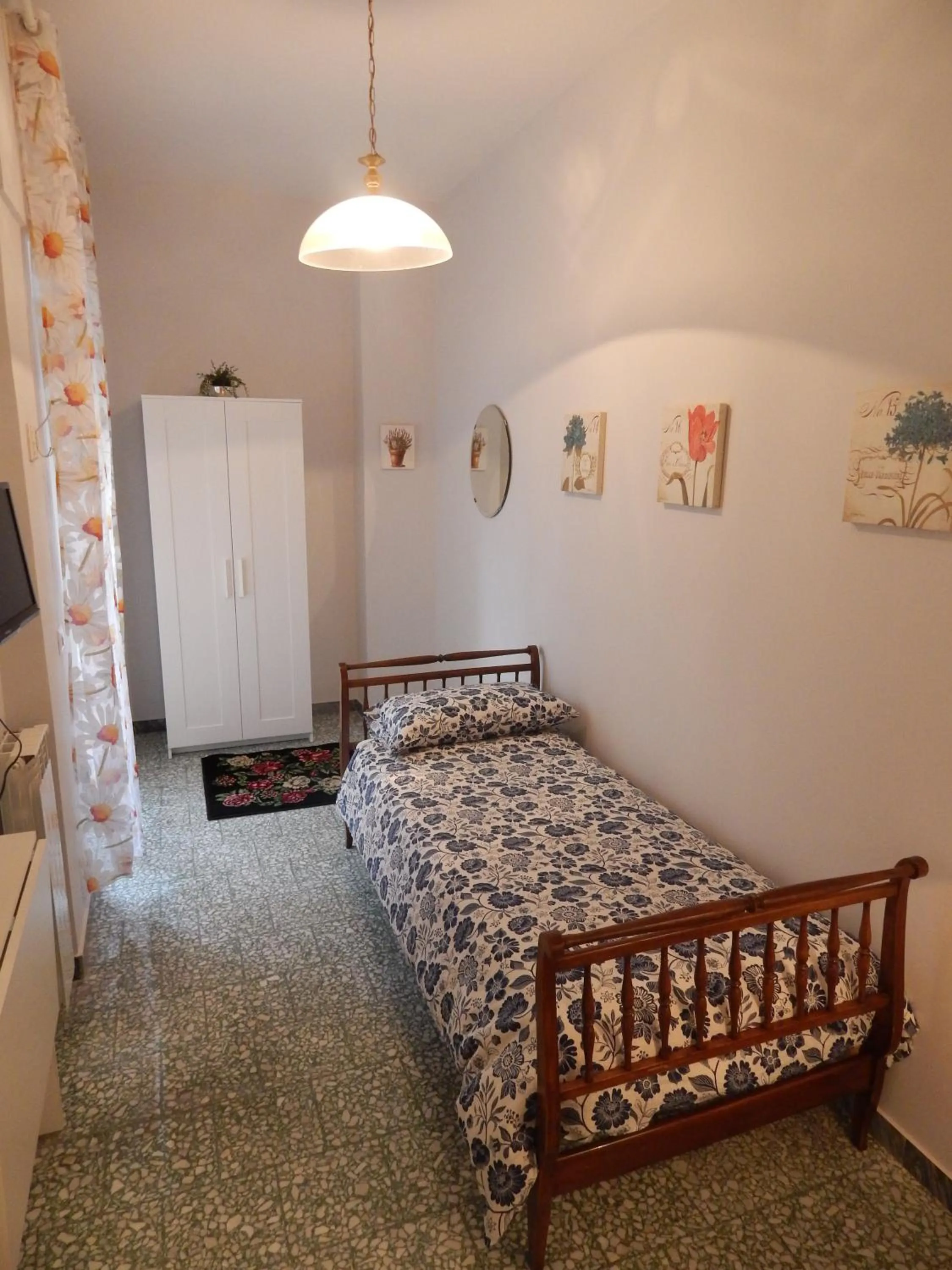 Photo of the whole room, Bed in Affittacamere Roma Centro, Musei Vaticani Rooms