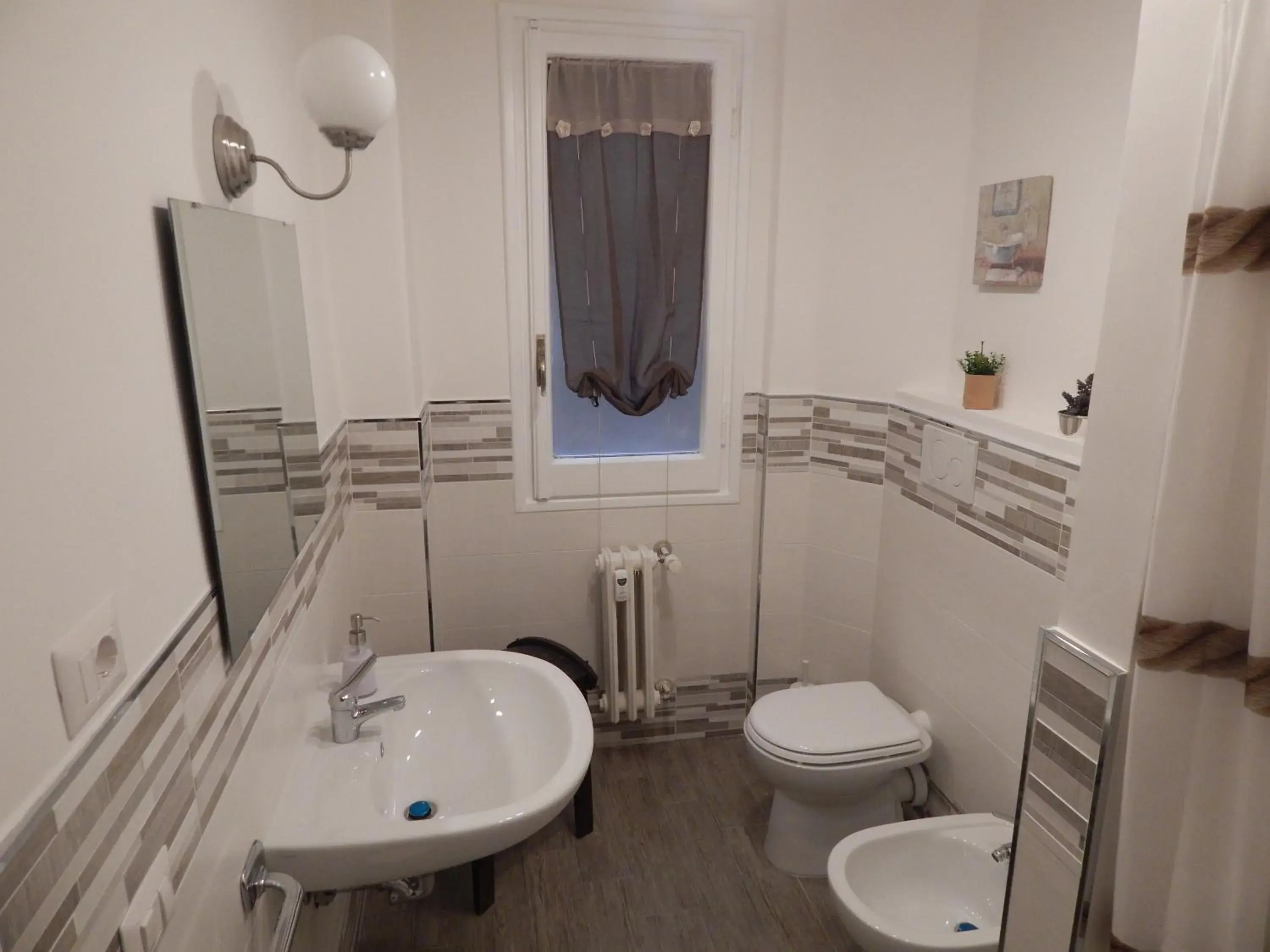 Single Room with Shared Bathroom - single occupancy in Affittacamere Roma Centro, Musei Vaticani Rooms Single Room with Shared Bathroom - single occupancy in Affittacamere Roma Centro, Musei Vaticani Rooms