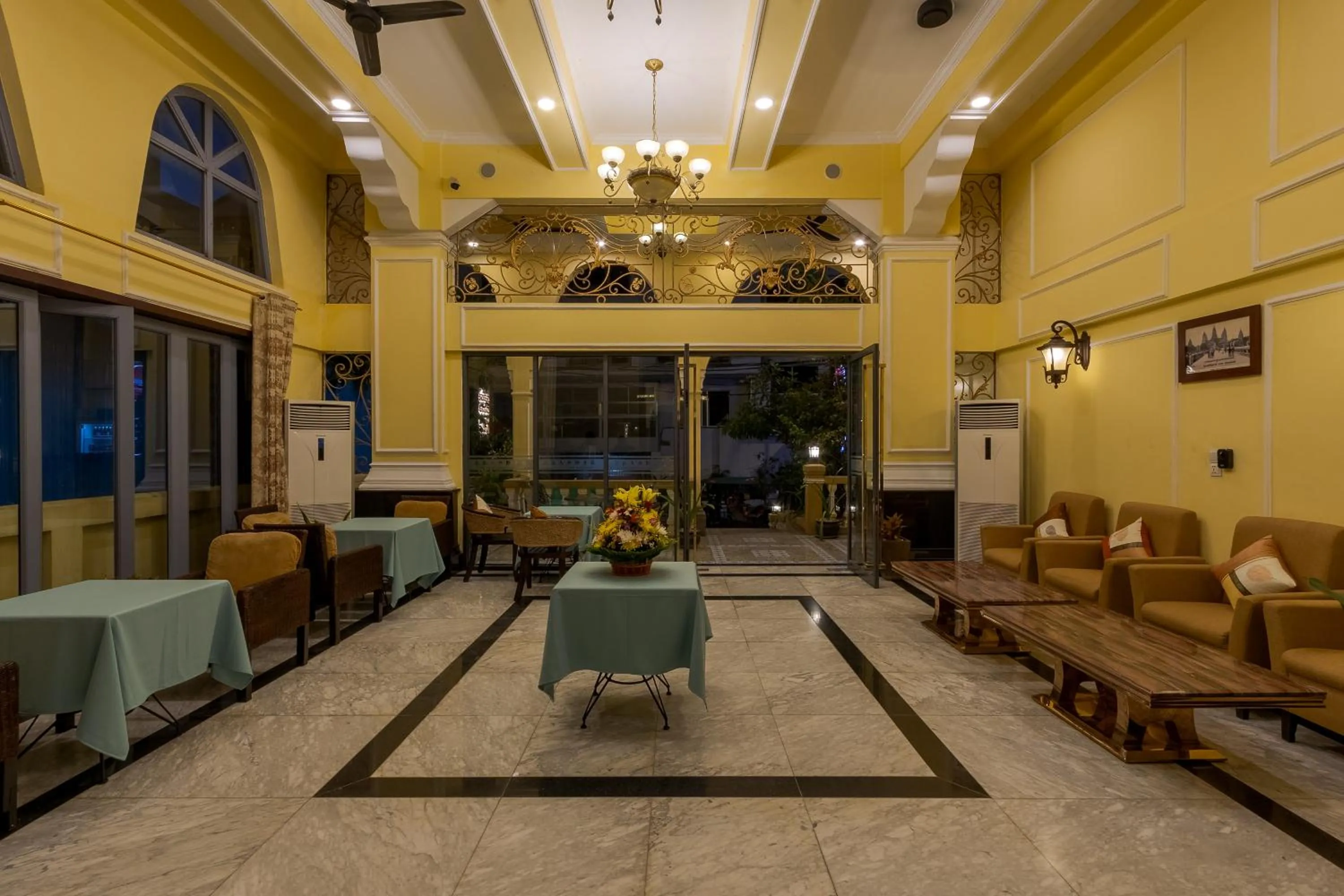 Lobby or reception in ARISON Hotel