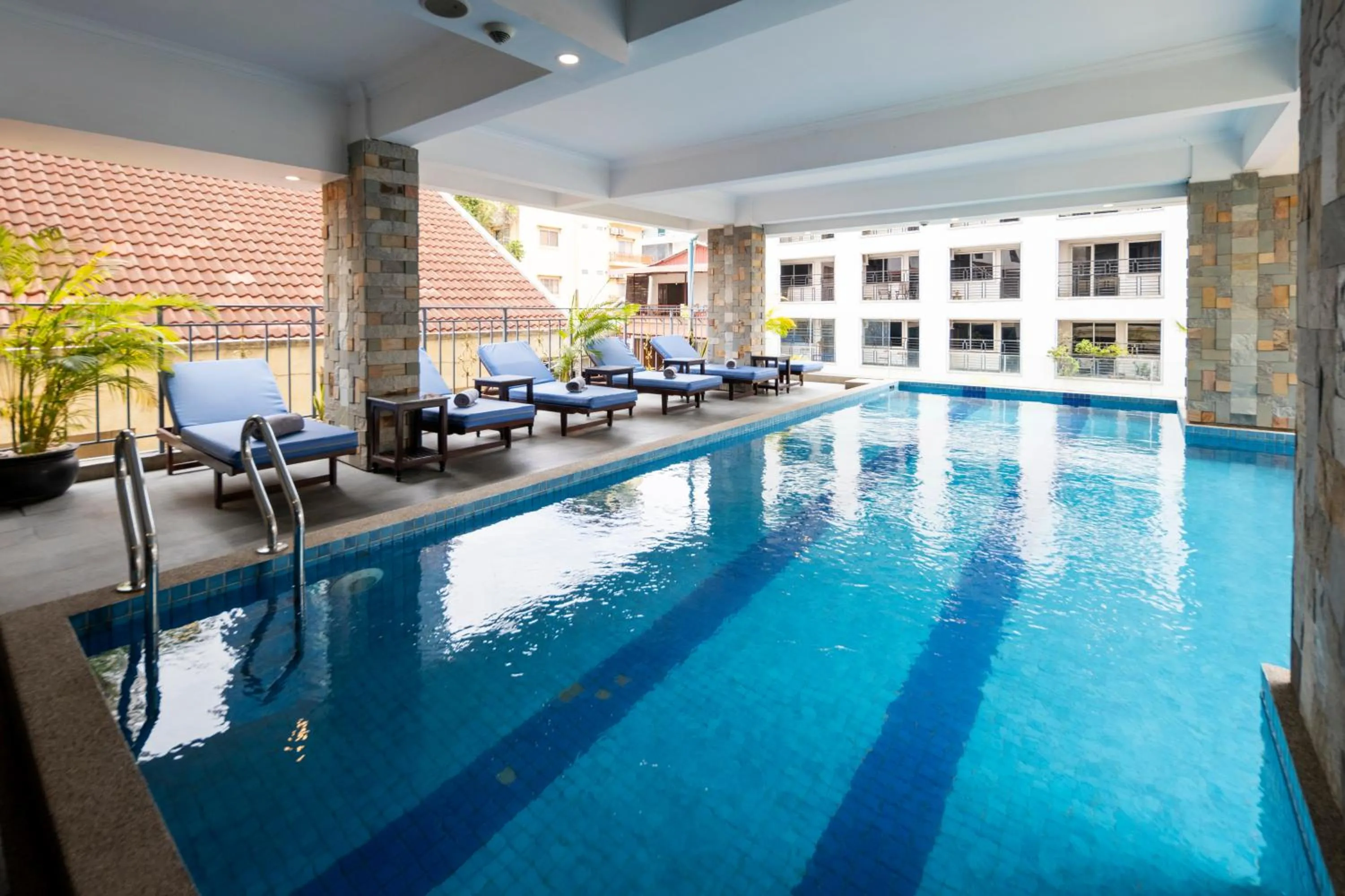 Swimming pool in ARISON Hotel