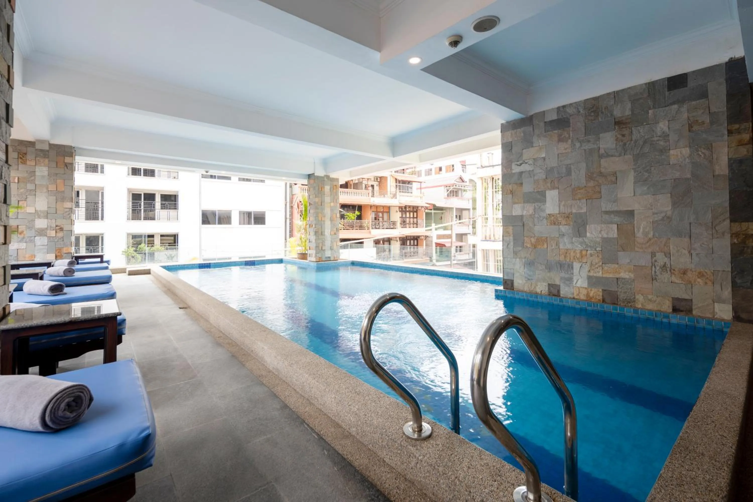 Swimming pool in ARISON Hotel