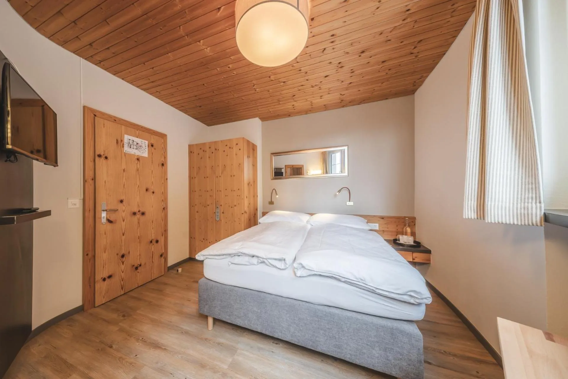 Photo of the whole room, Bed in Hotel Quellenhof - Self Check-in & Adults Only