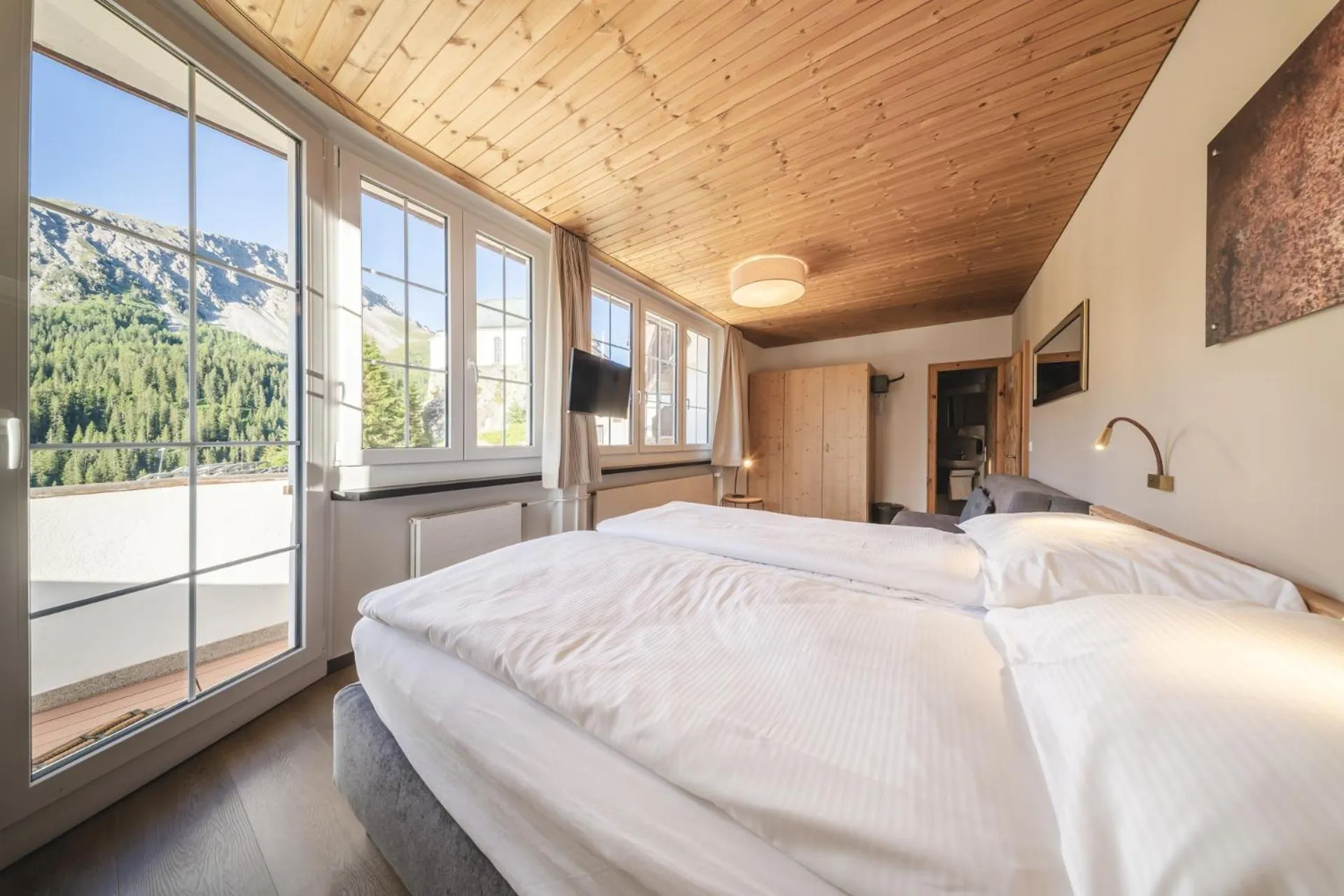 Photo of the whole room, Bed in Hotel Quellenhof - Self Check-in & Adults Only