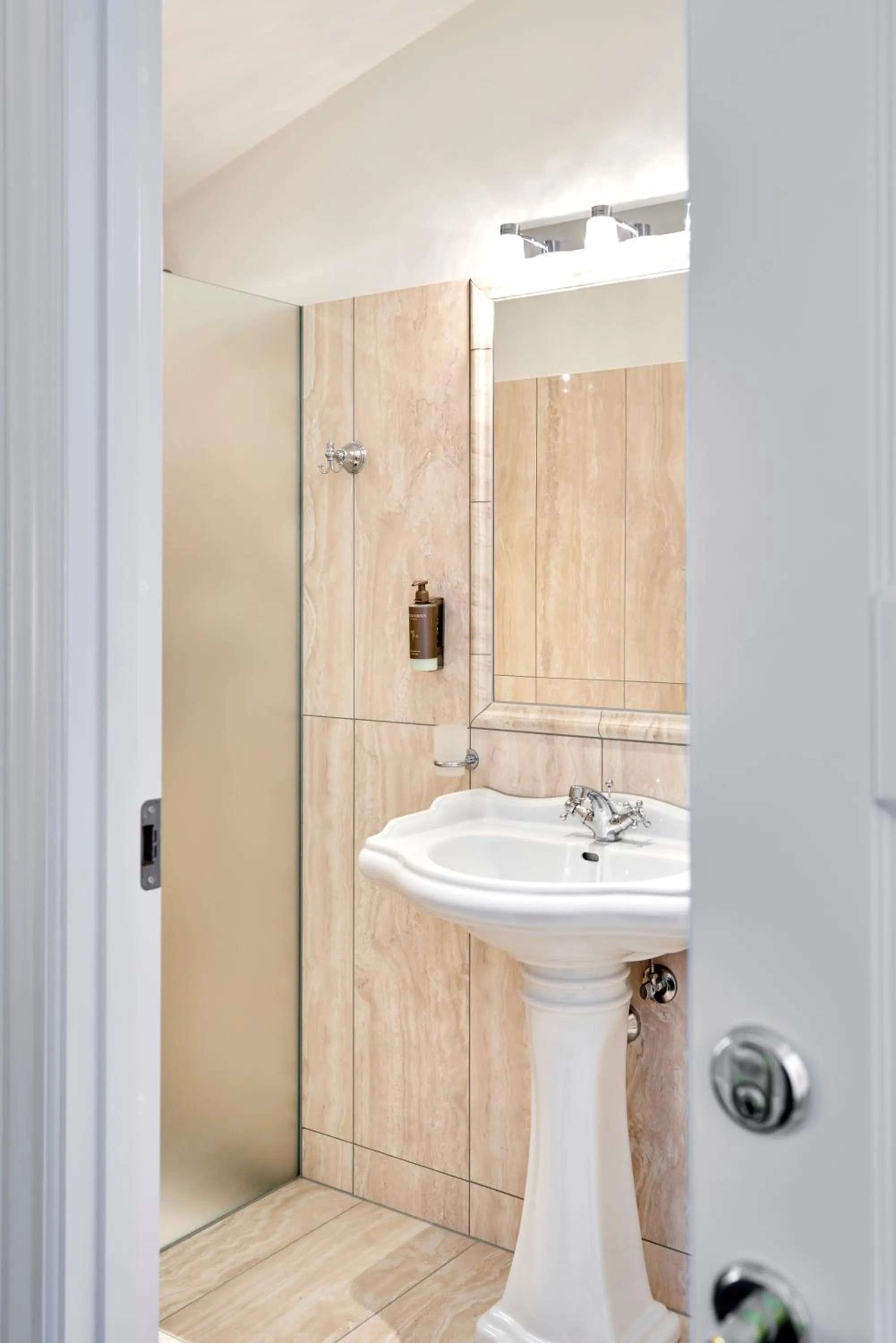 Shower in Kragerup Gods