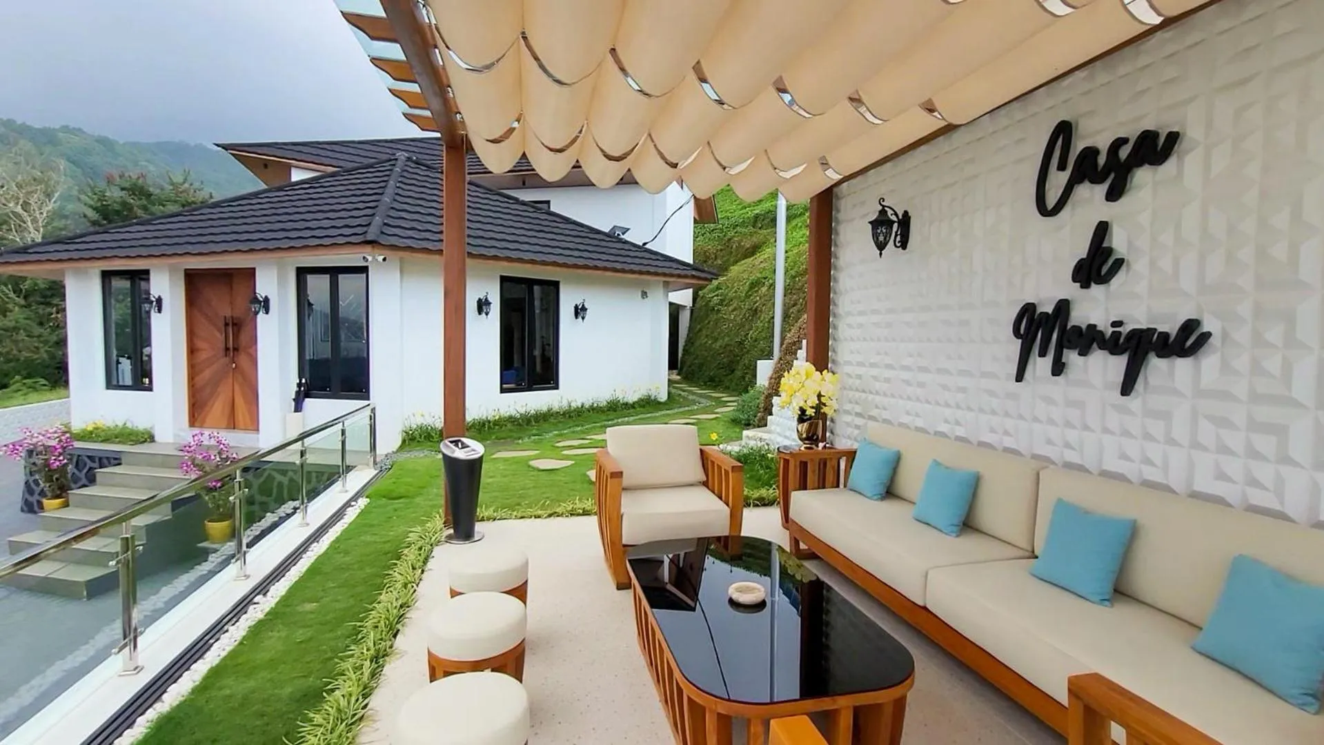 Casa de Monique Villas & Glamping Retreat