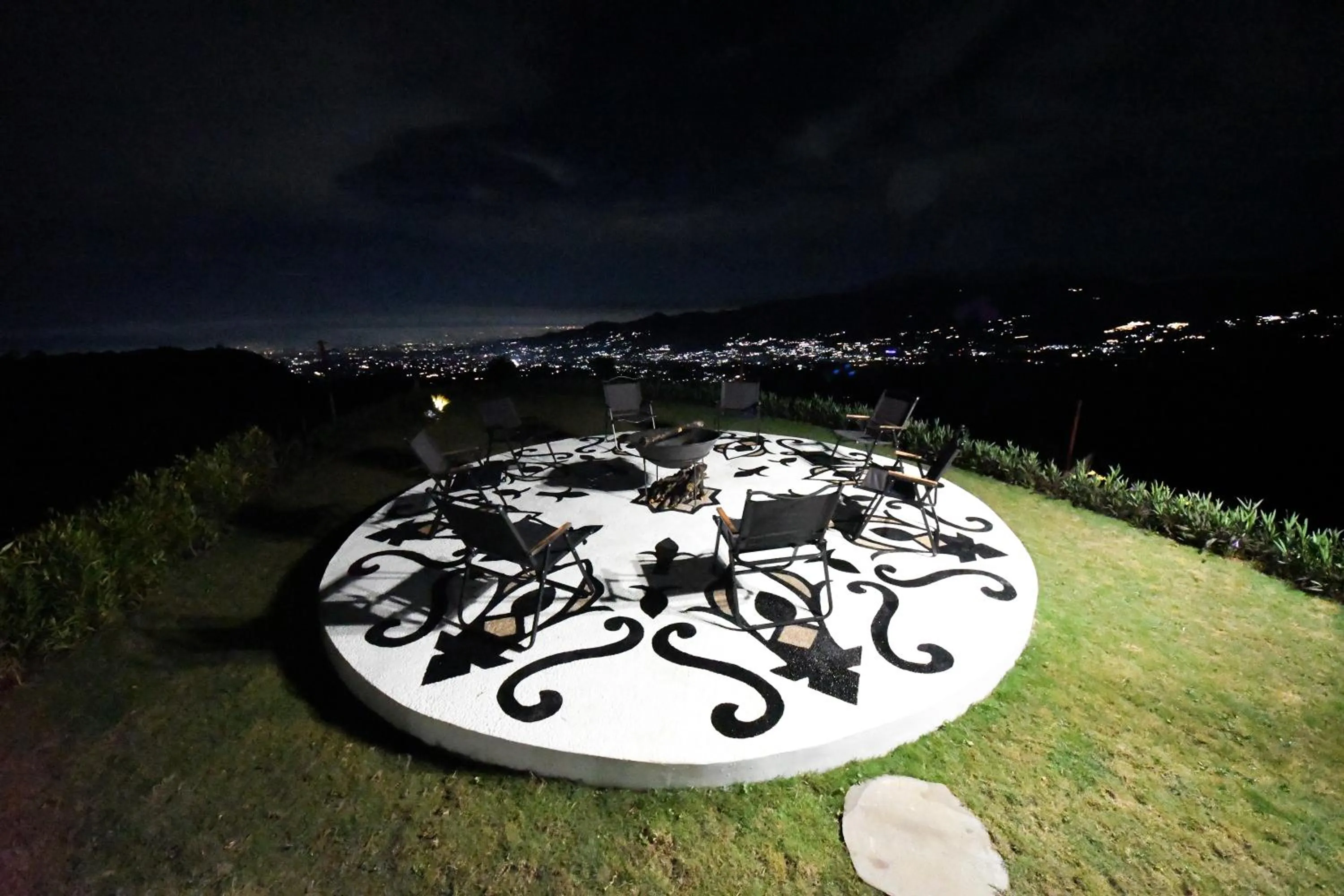 Night in Casa de Monique Villas & Glamping Retreat