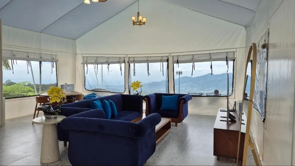 Casa de Monique Villas & Glamping Retreat