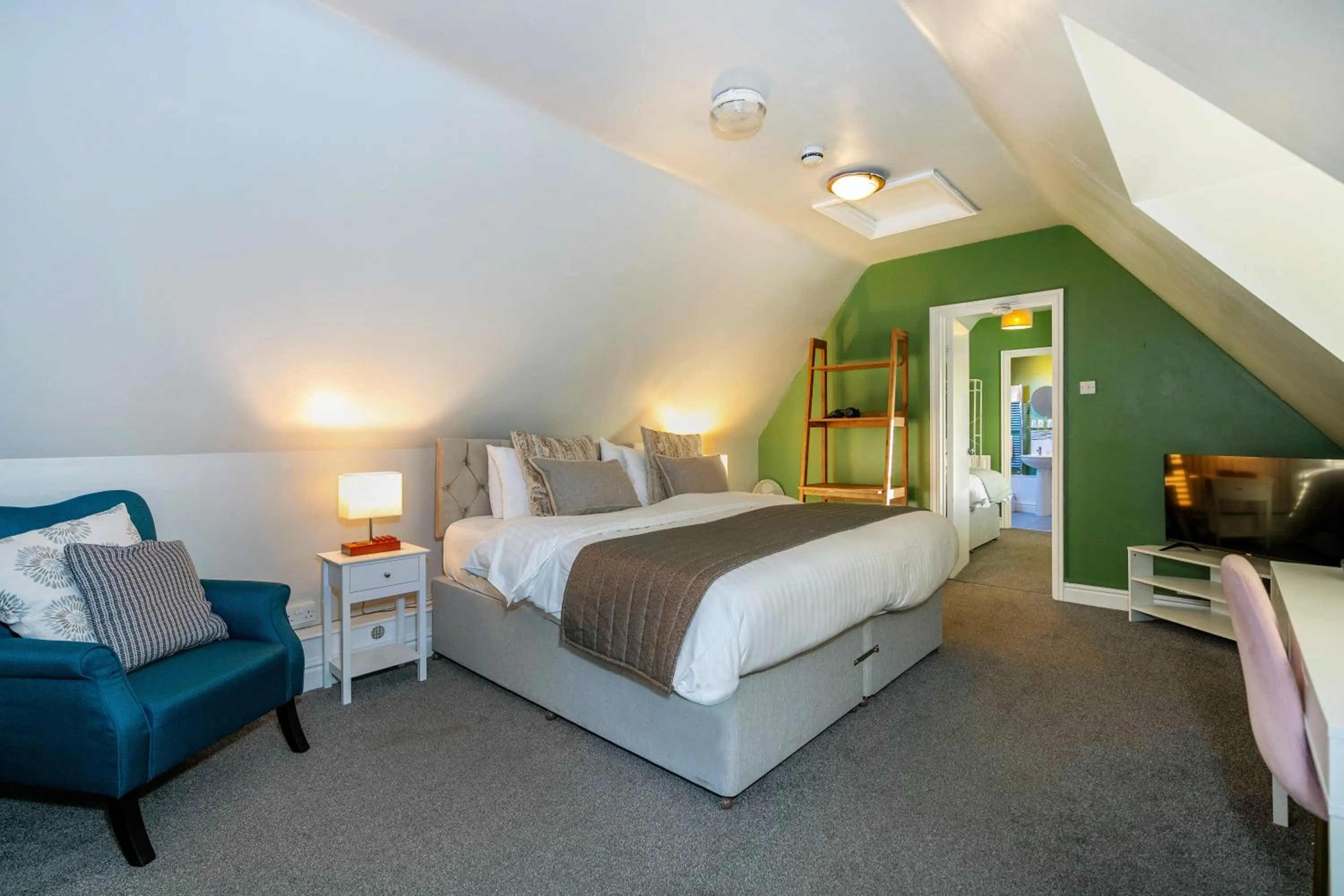 Family, Bed in The Old Pheasant