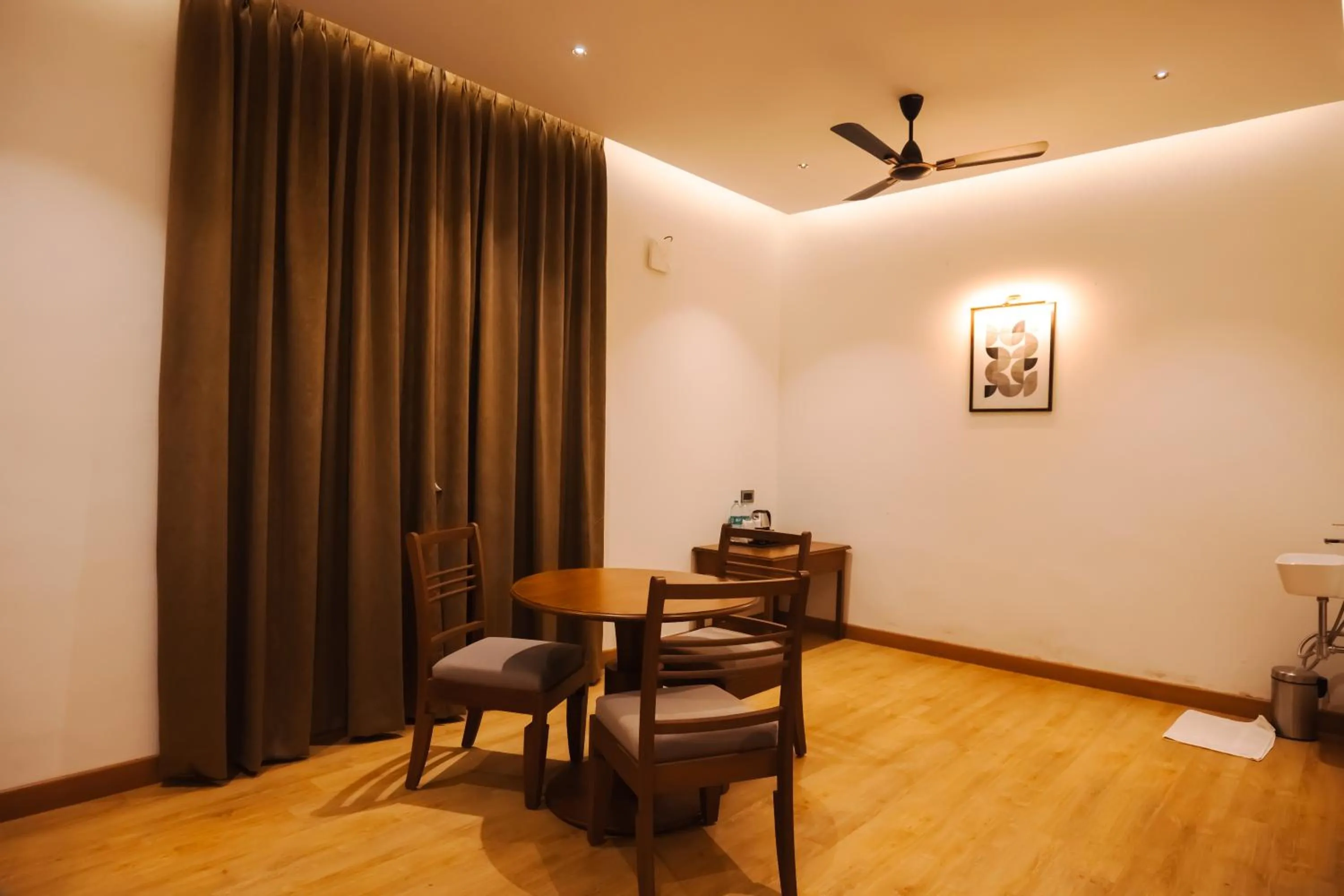 Dining area in DNC Shevaroys Resorts & Spa