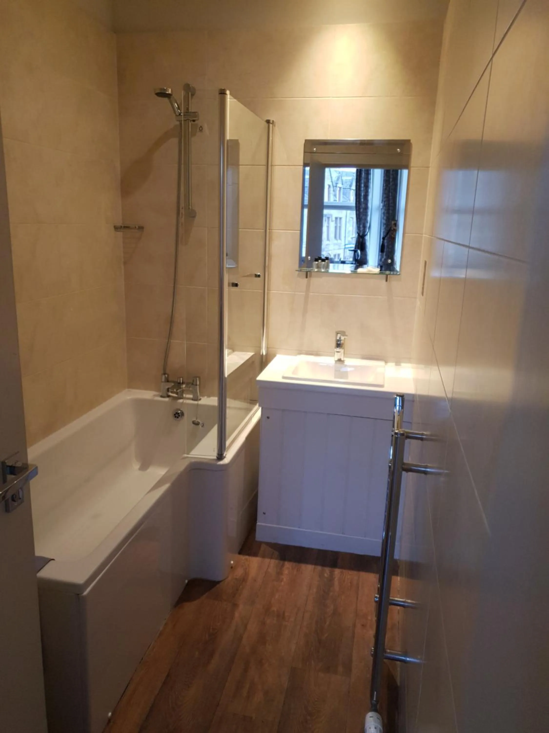 Shower in Corriegarth Hotel