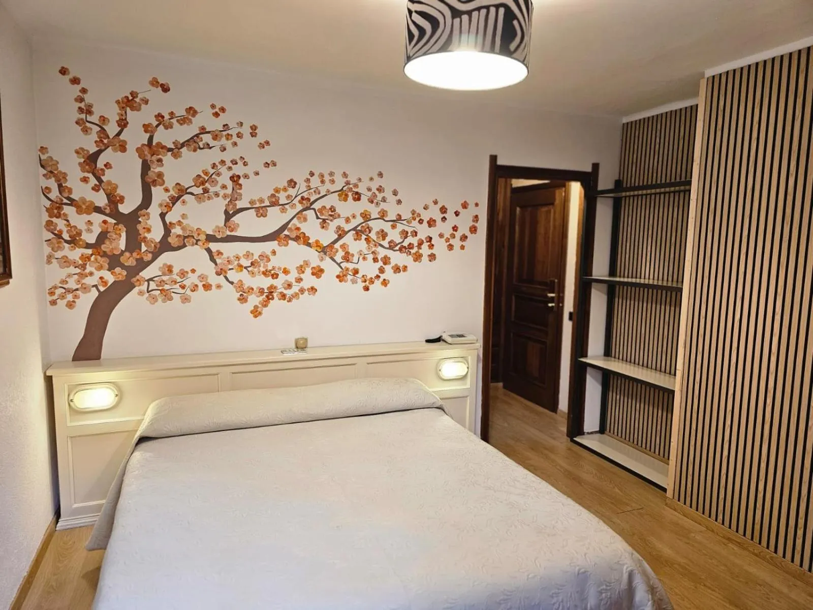 Bed in Hotel Bucaneve