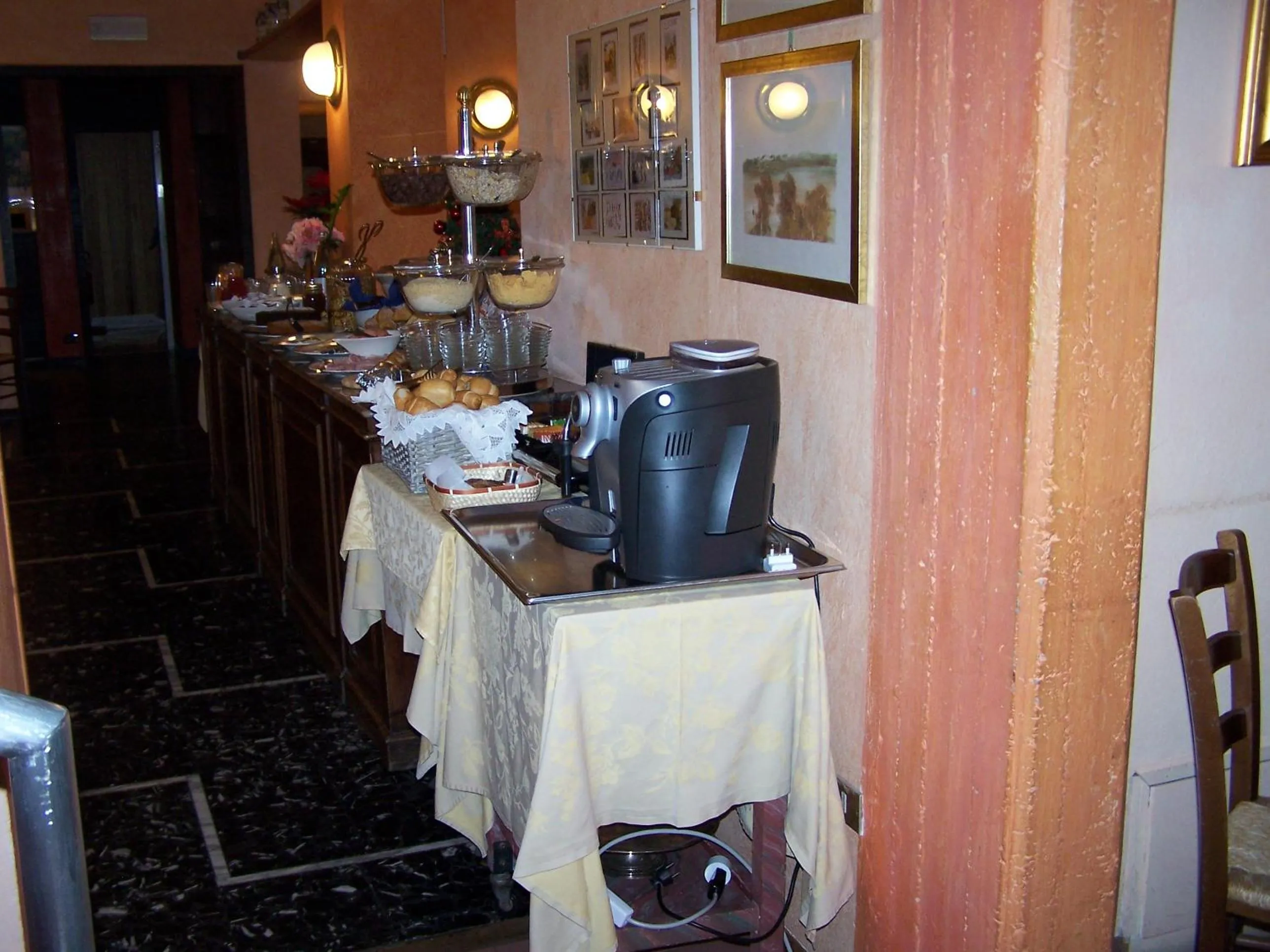 Buffet breakfast in Hotel Bucaneve