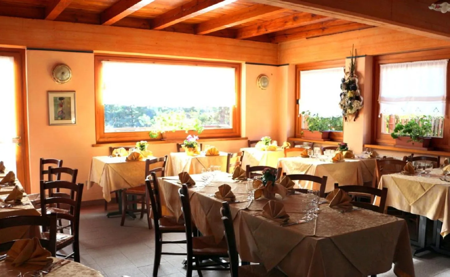 Dining area in Hotel Bucaneve