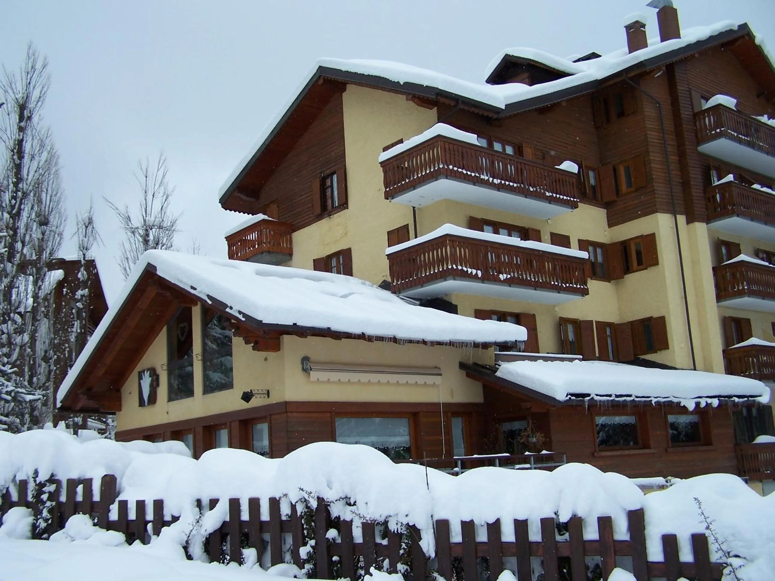 Facade/entrance in Hotel Bucaneve