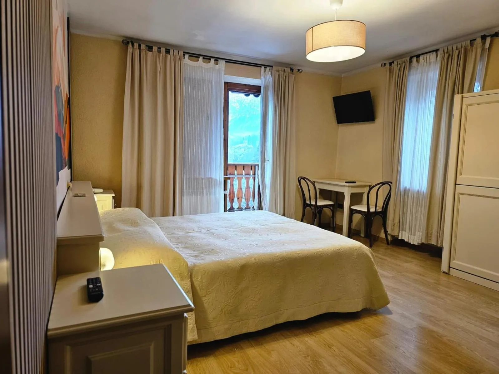 Bed in Hotel Bucaneve