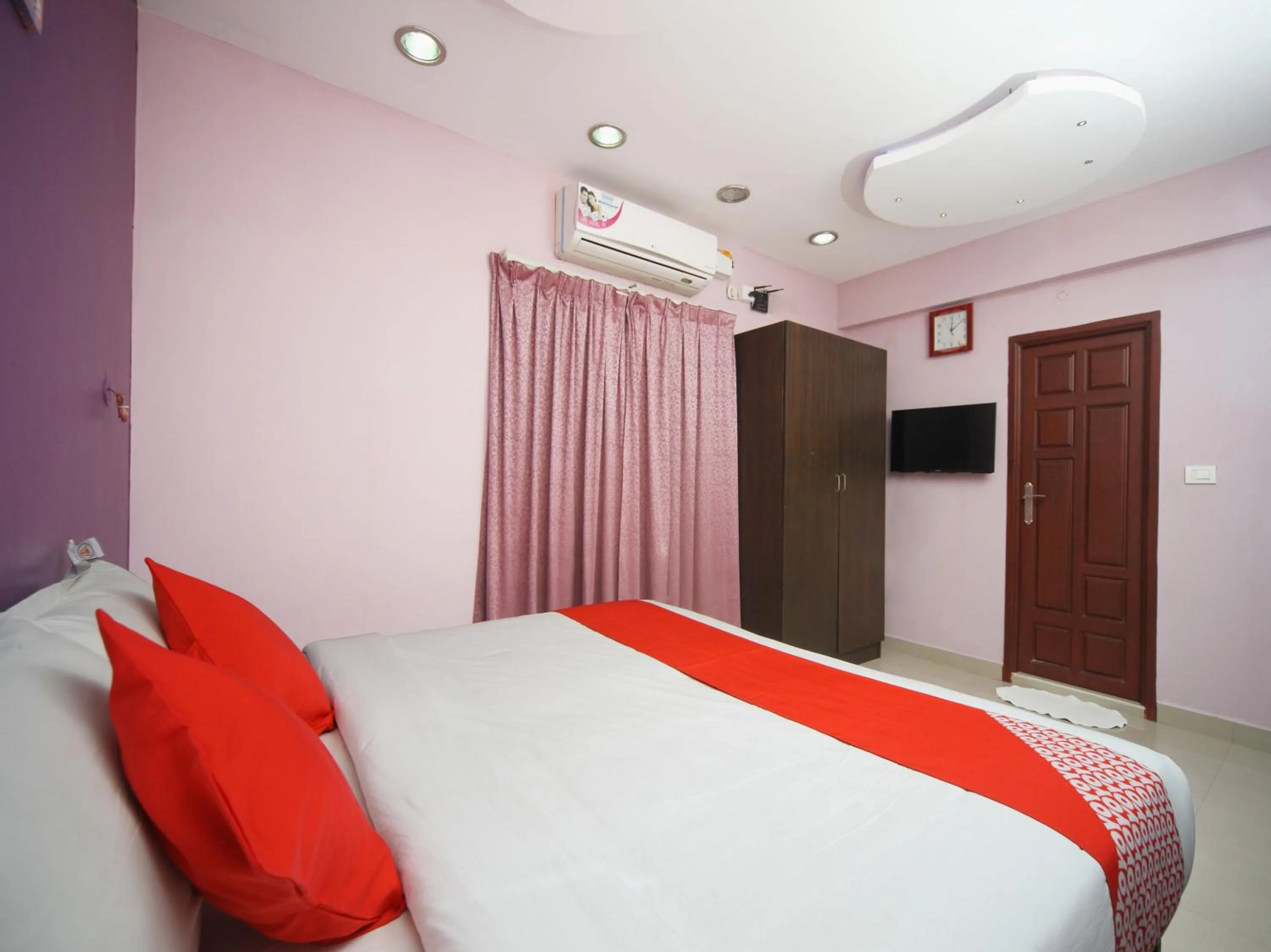 Bedroom, Bed in Max Classic Serviced Apartment