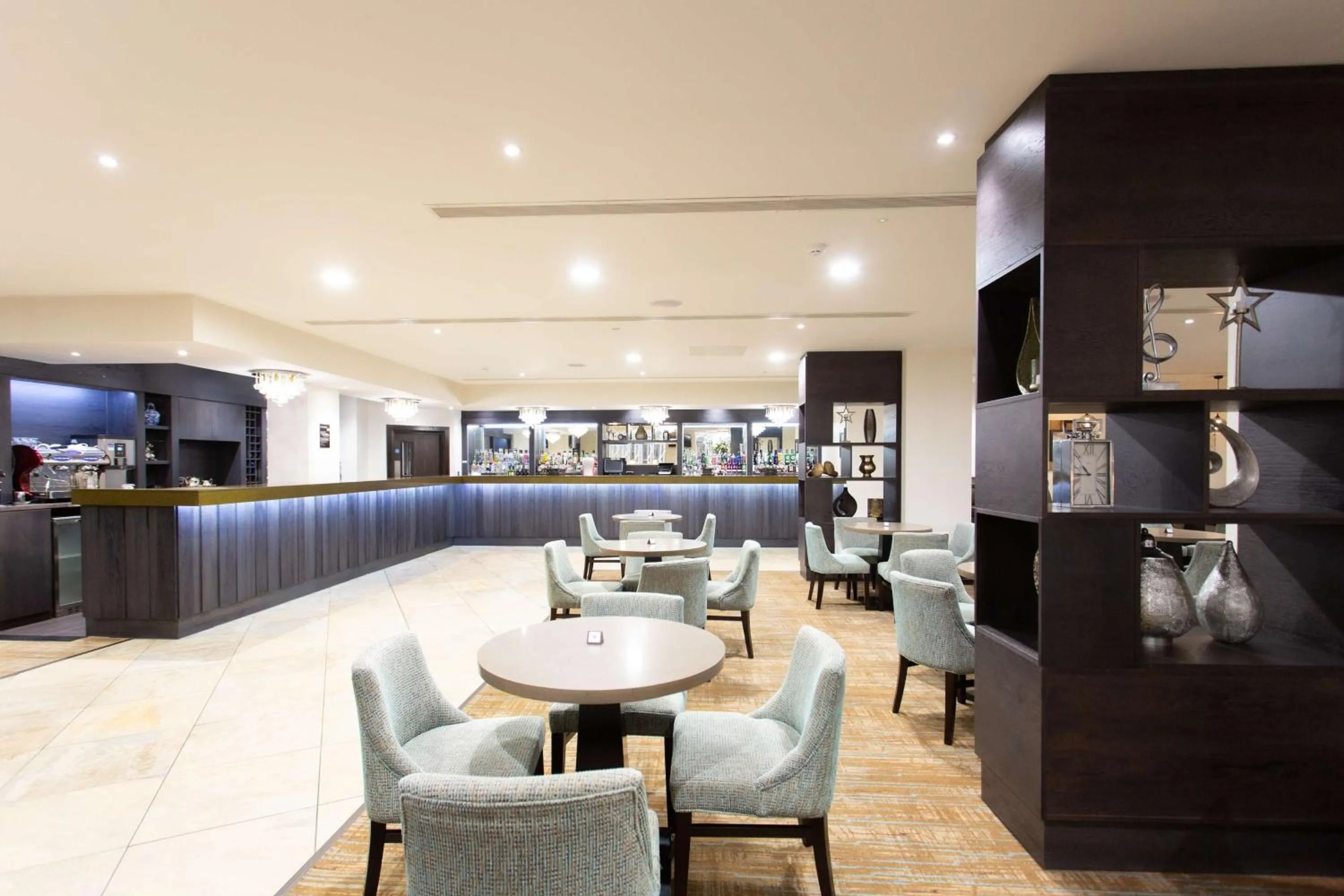 Lounge or bar in DoubleTree by Hilton Hotel Nottingham - Gateway