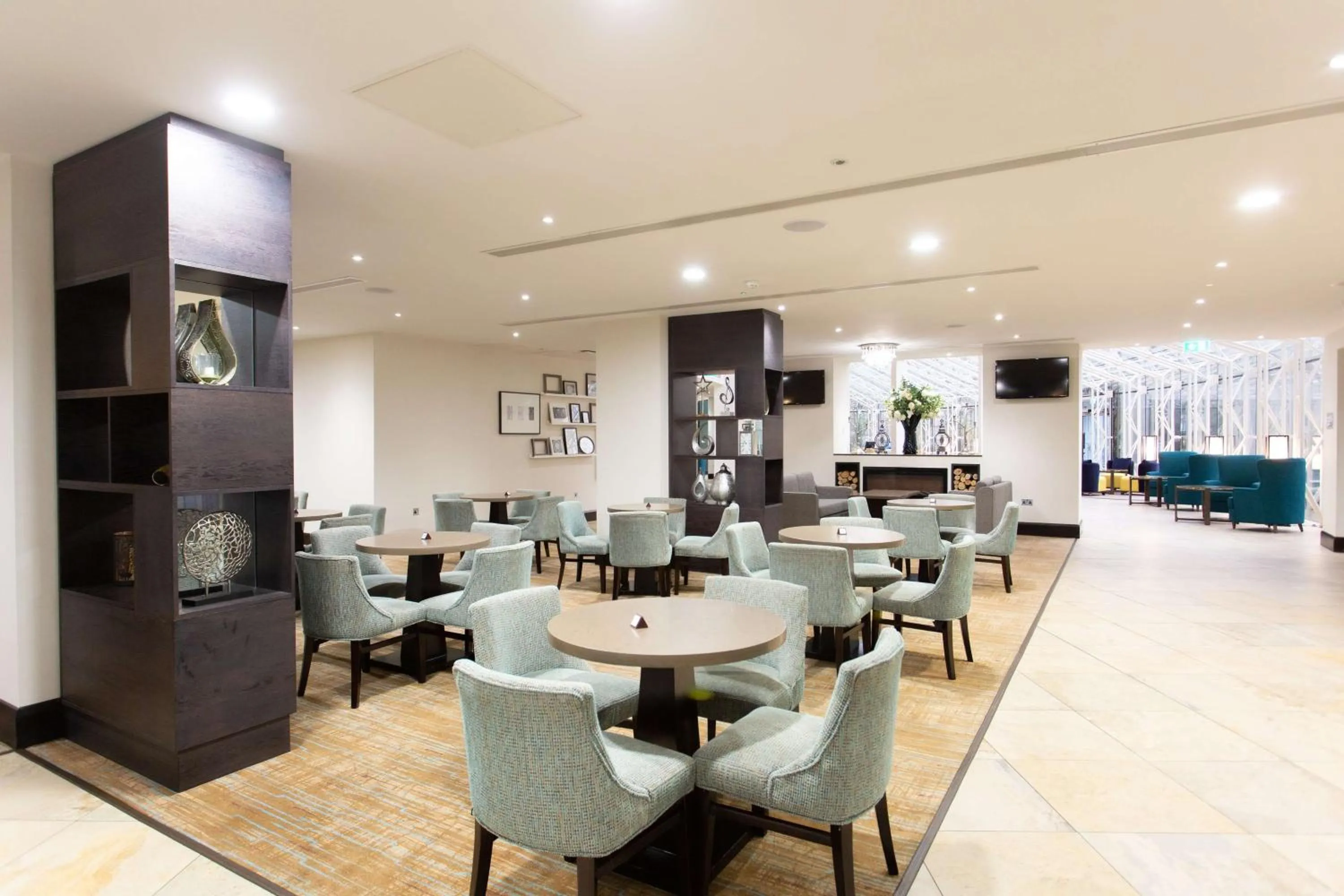 Lobby or reception in DoubleTree by Hilton Hotel Nottingham - Gateway