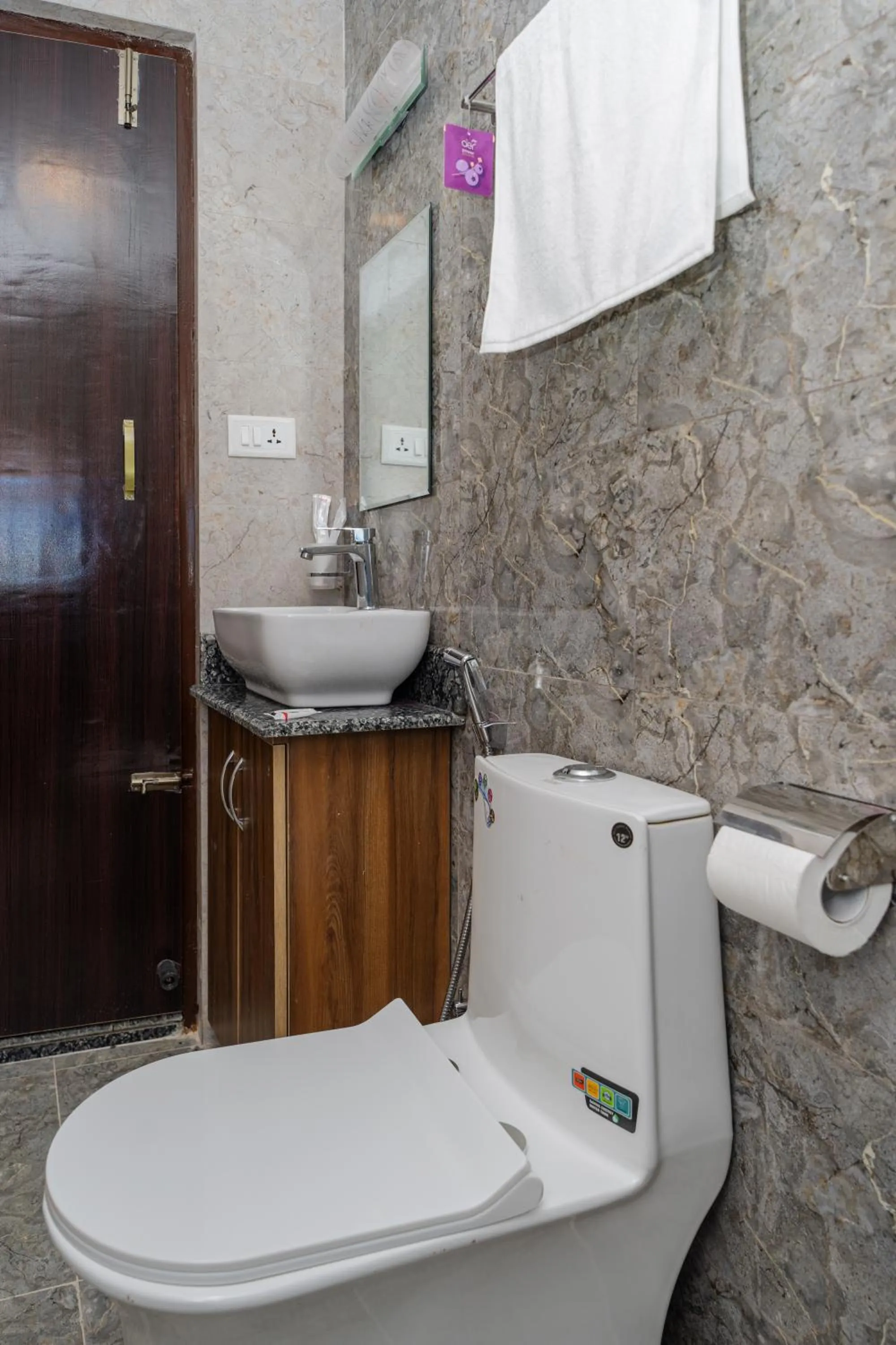 Toilet in Hotel Royal Airport