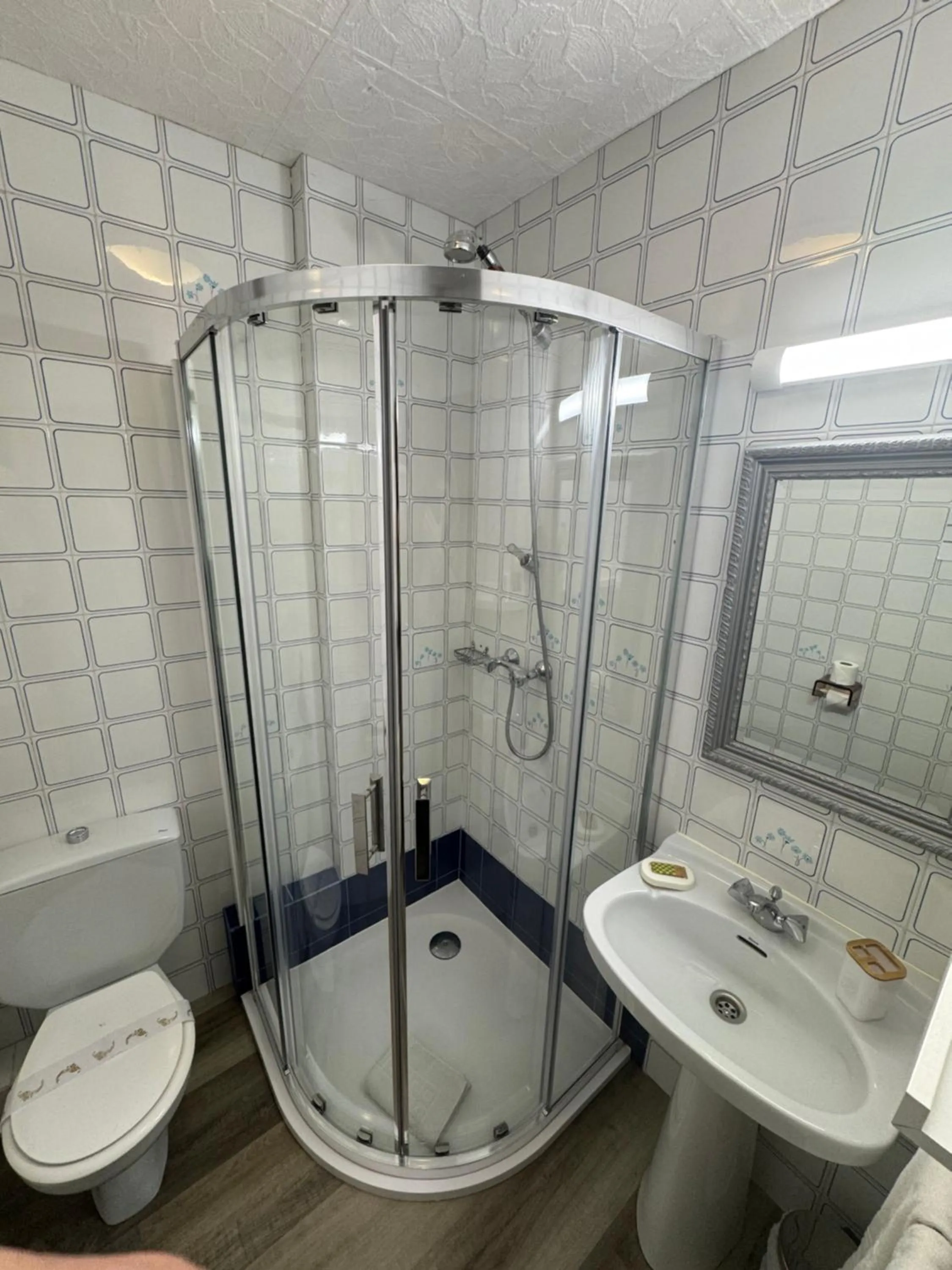 Shower in Hotel Copacabana