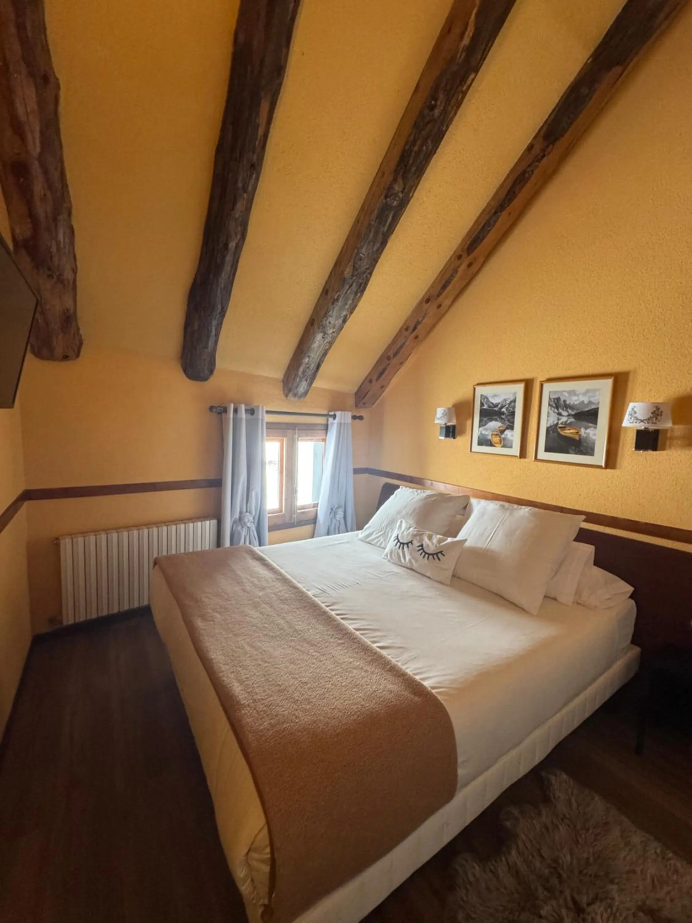 Photo of the whole room, Bed in Hotel Copacabana