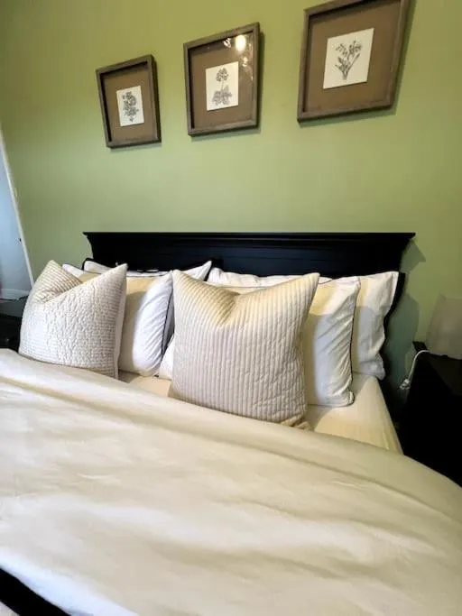 Bedroom, Bed in Kenton Mill Farm