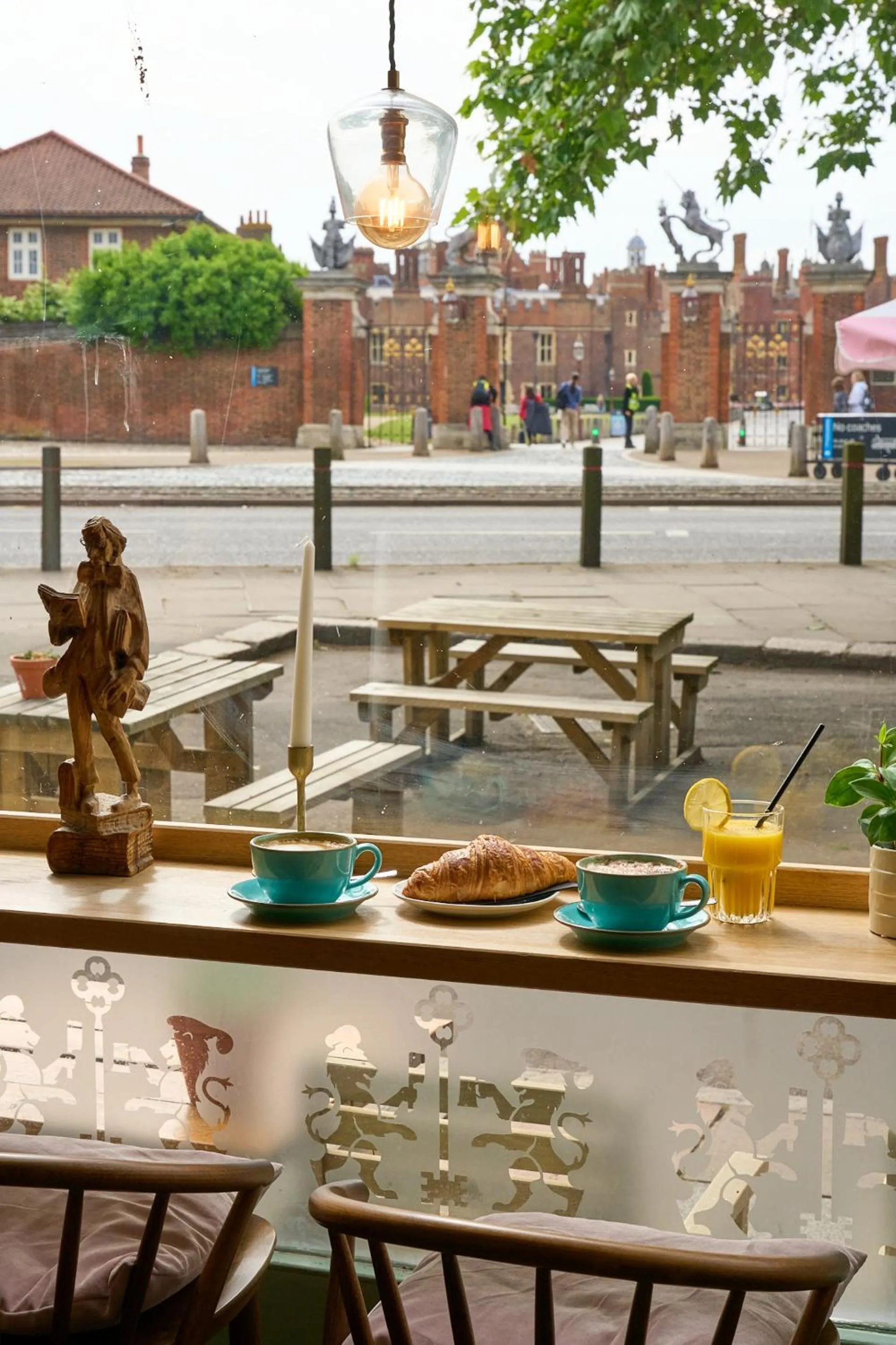 Restaurant/places to eat in The Mitre, Hampton Court