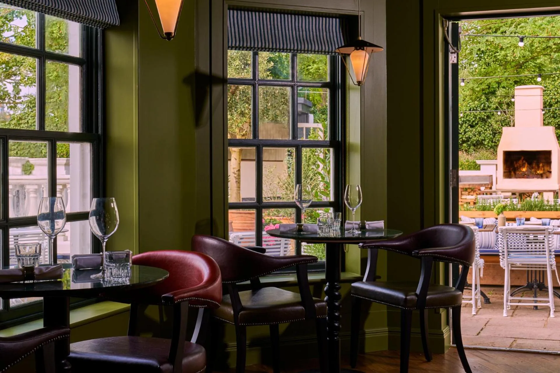Restaurant/places to eat in The Mitre, Hampton Court