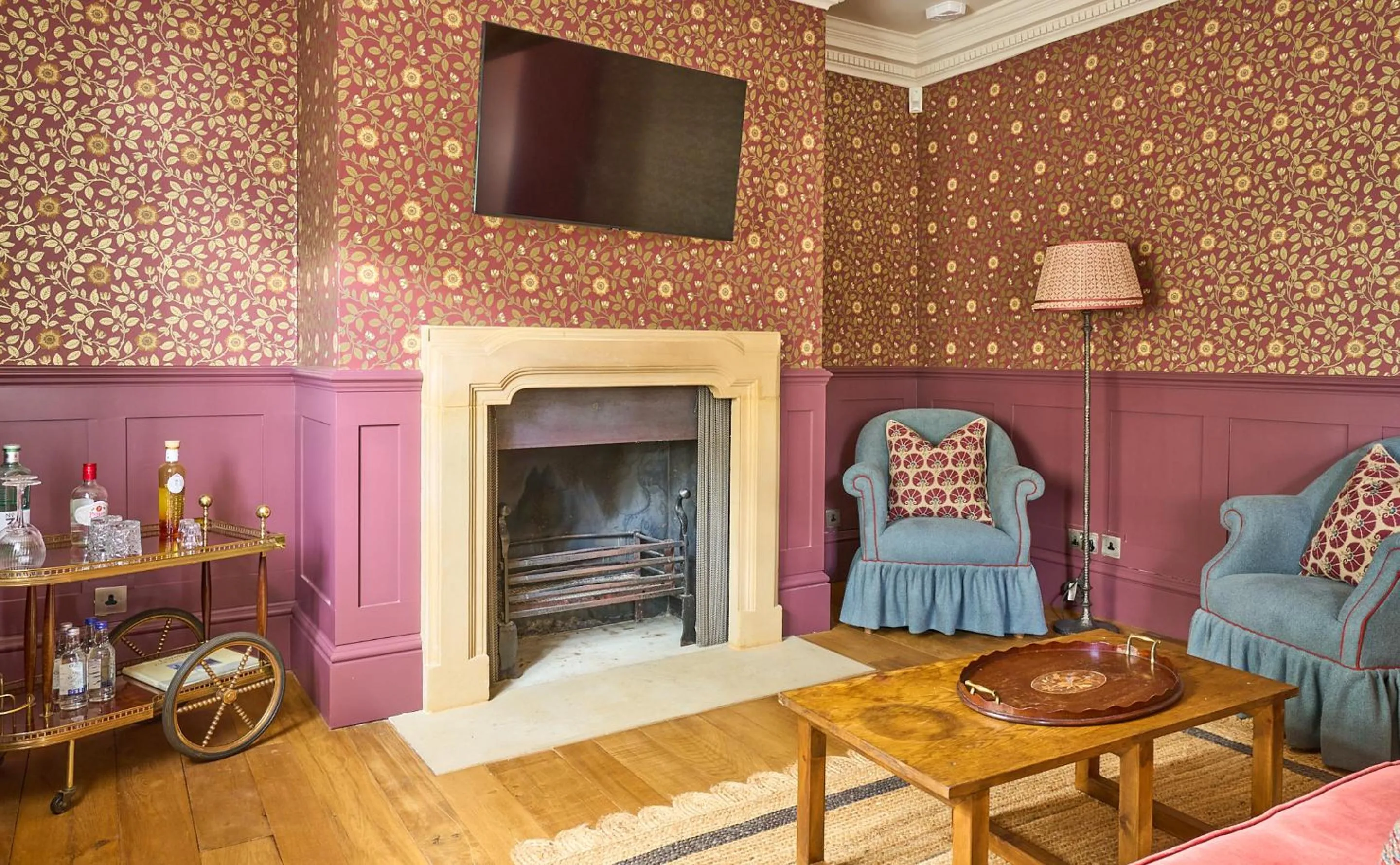 TV and multimedia in The Mitre, Hampton Court