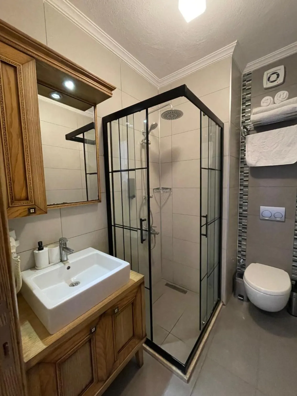 Shower in Veziroğlu Apart