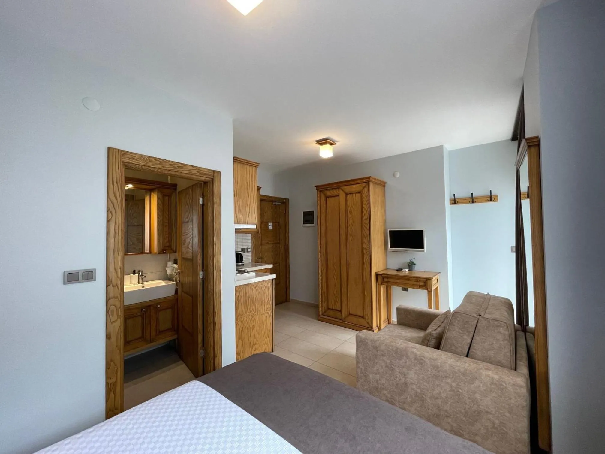 Photo of the whole room, Bed in Veziroğlu Apart