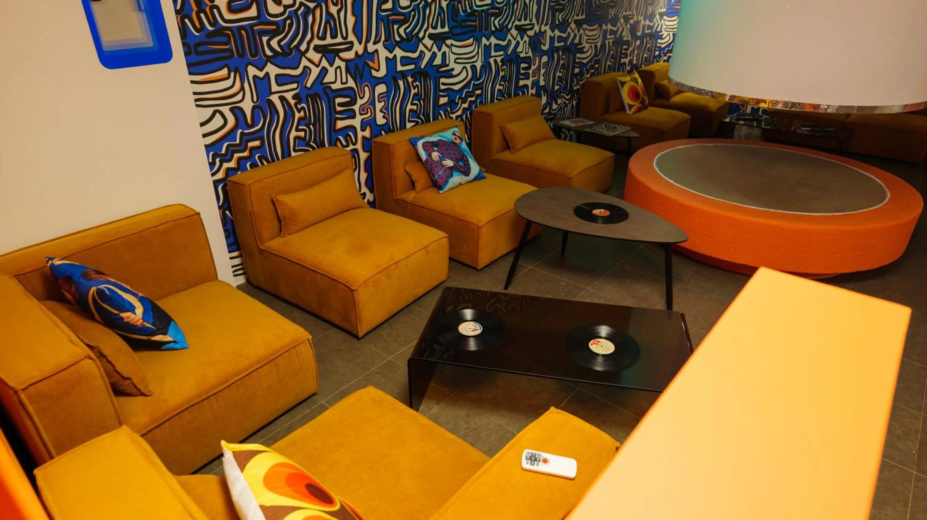 Communal lounge/ TV room in HYP'Hotel