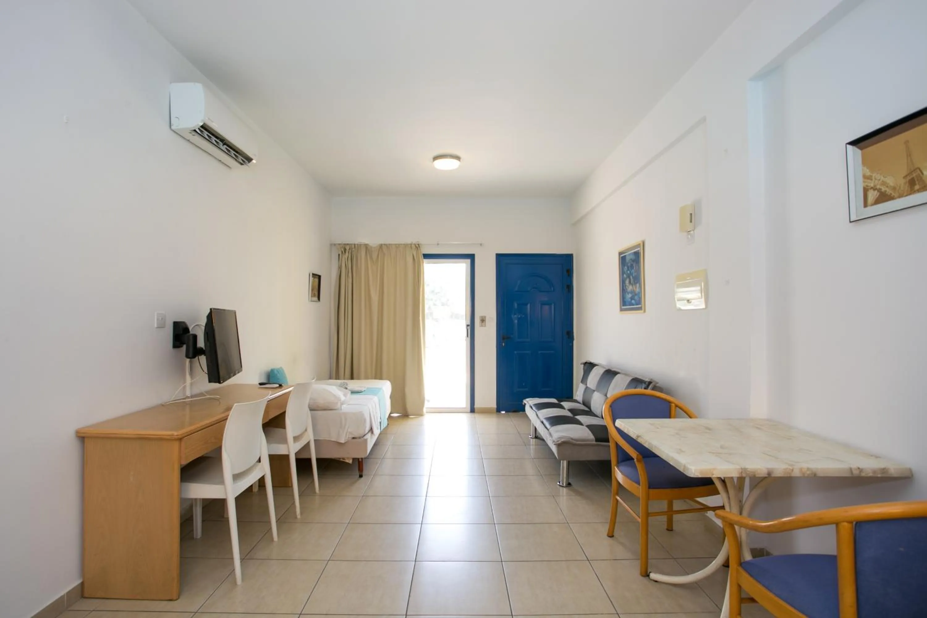 Living room in Sea CleoNapa Hotel