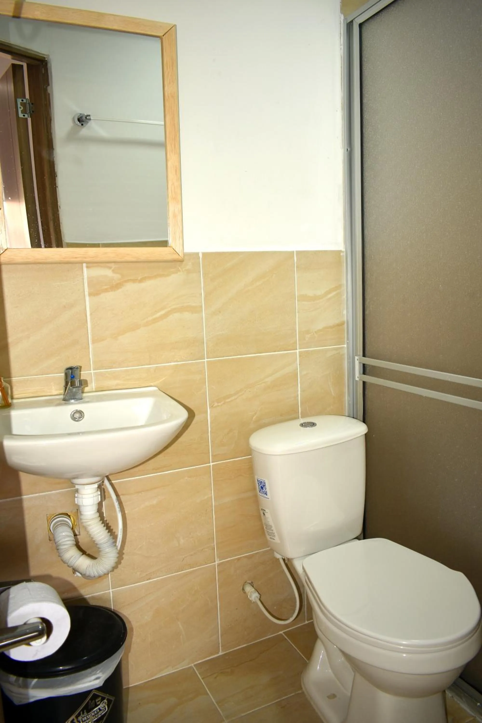 Shower in Hotel Flamante Bulevar