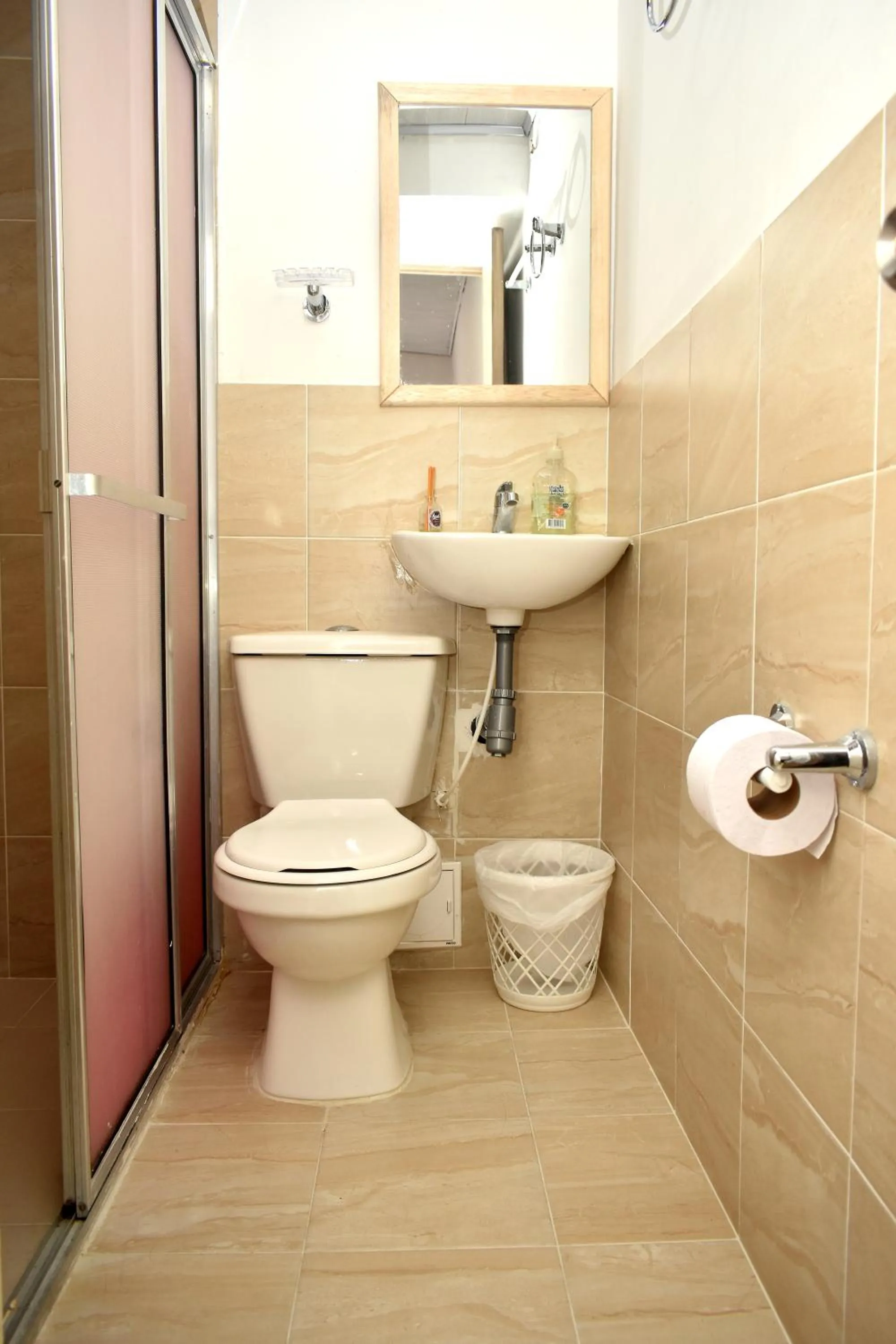 Shower in Hotel Flamante Bulevar