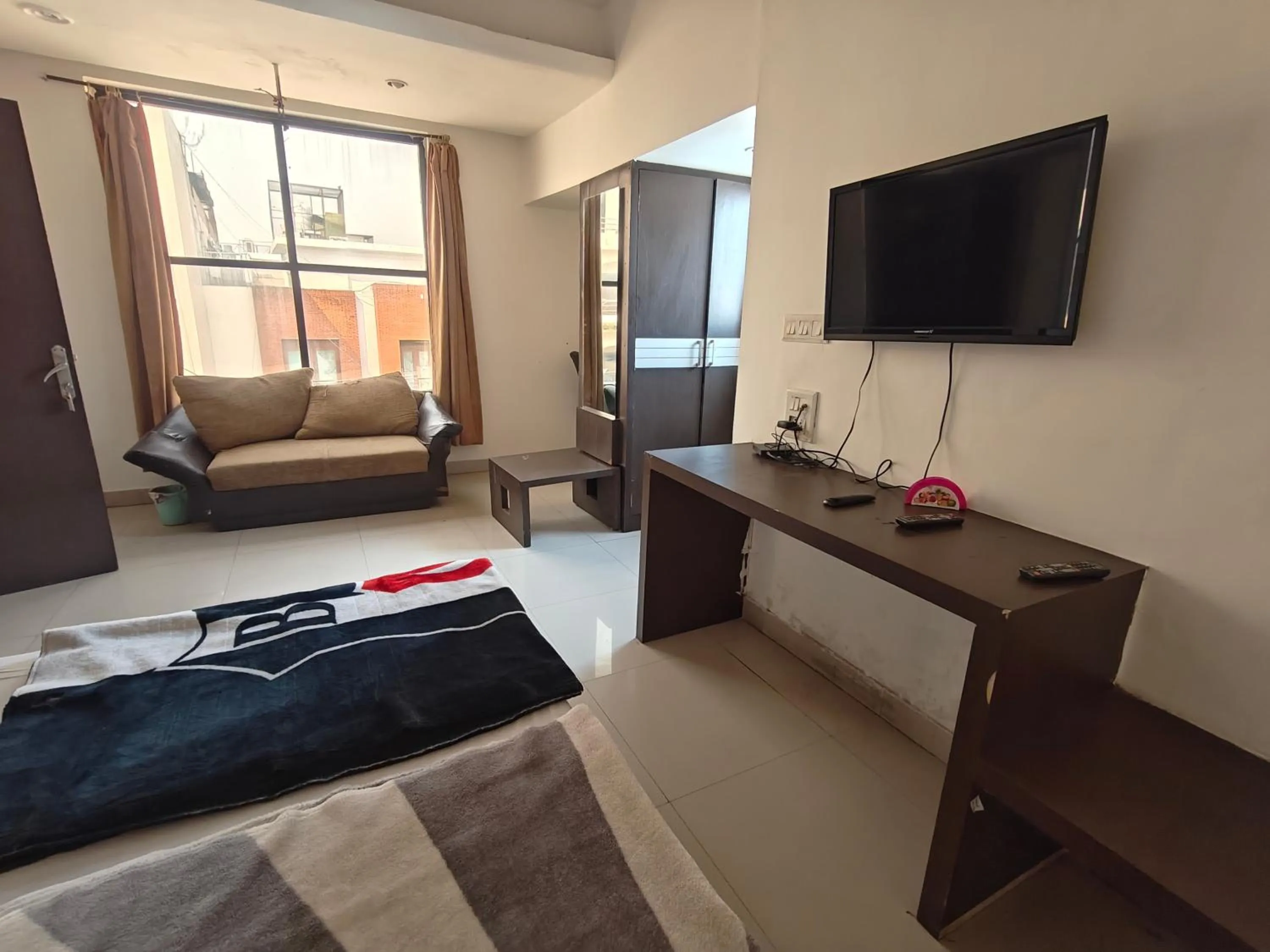 TV and multimedia in Hotel Crown Plaza