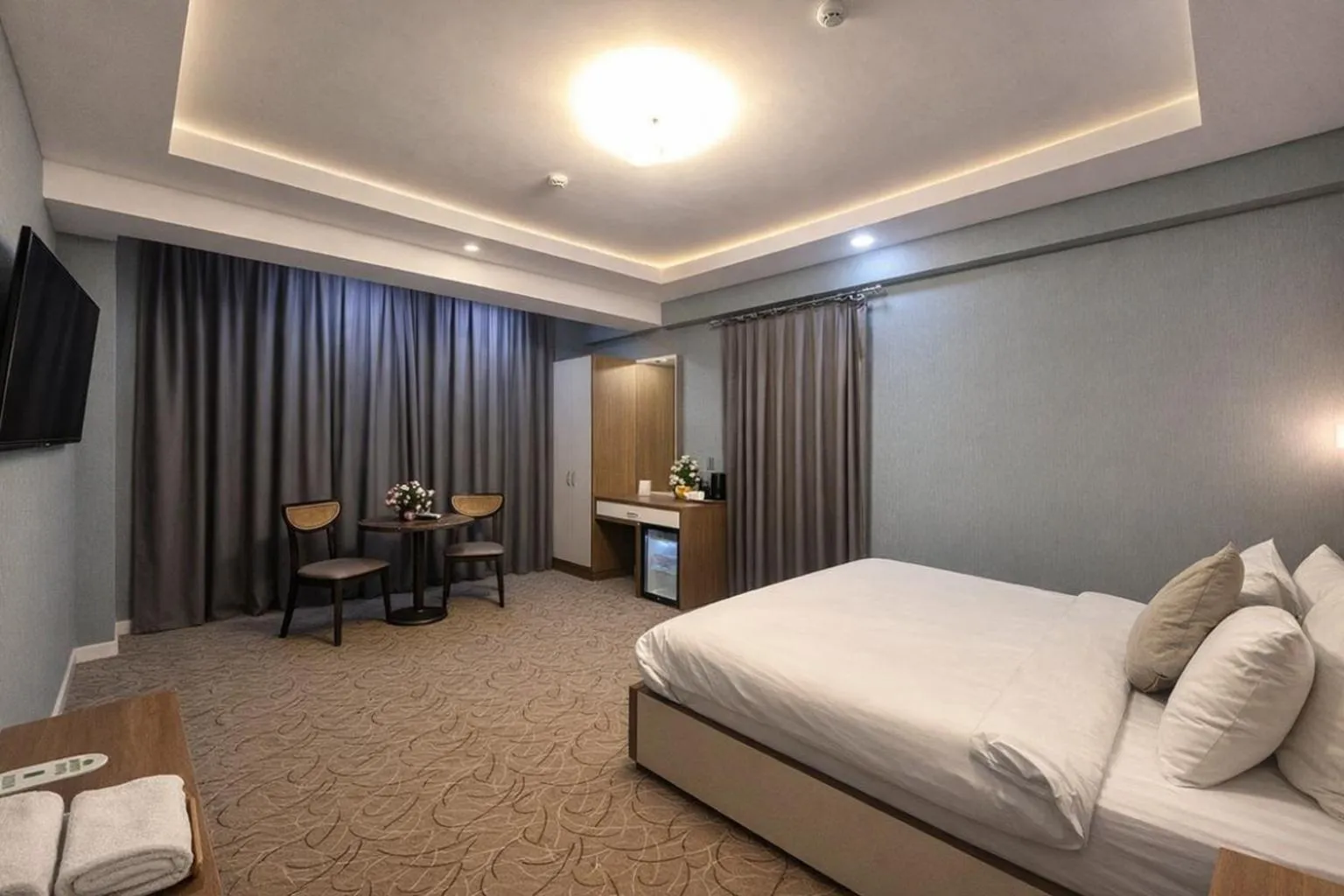 Bed in Royal Meridien Hotel