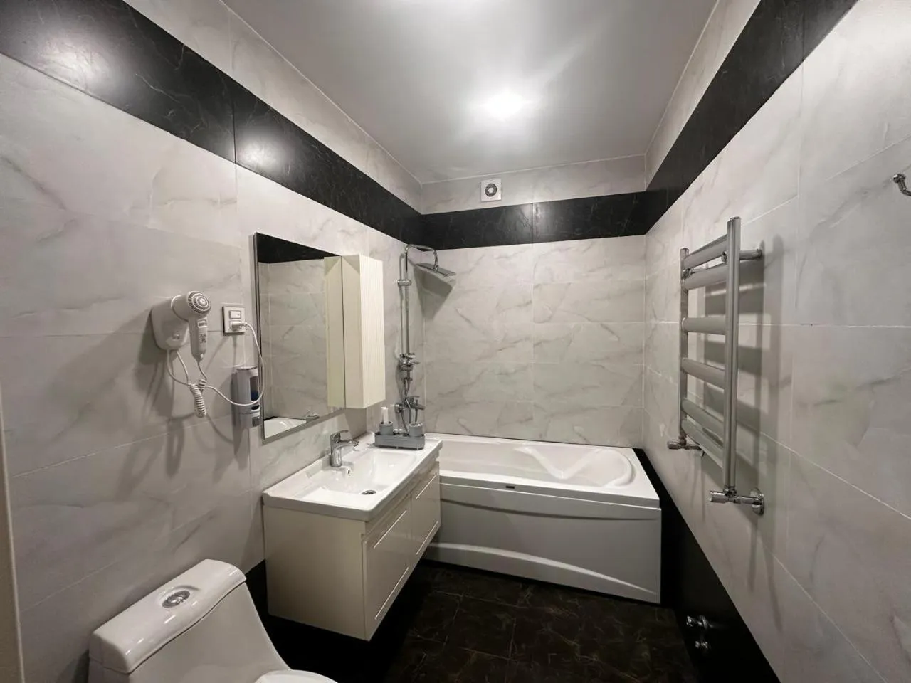 Shower in Royal Meridien Hotel