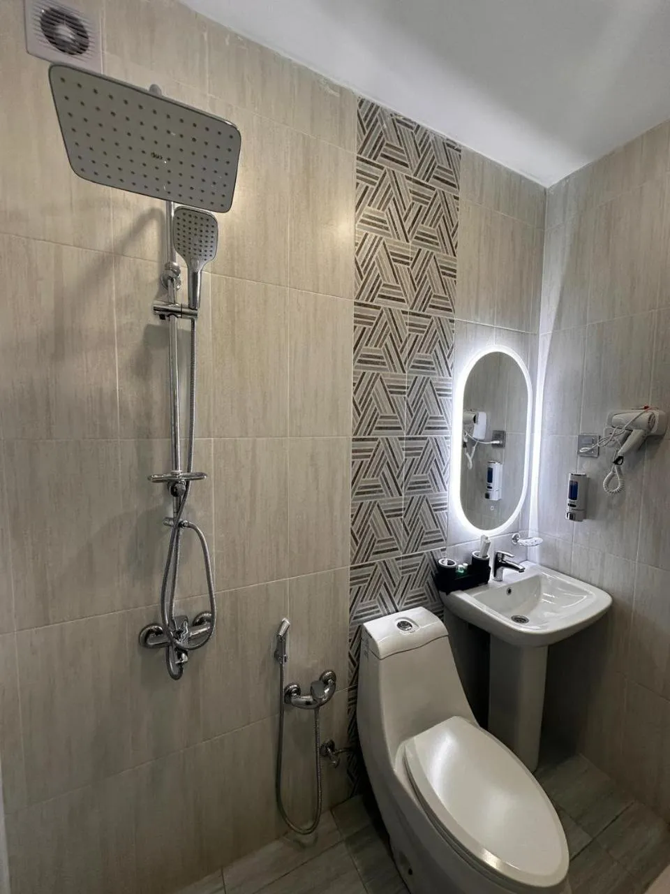 Shower in Royal Meridien Hotel