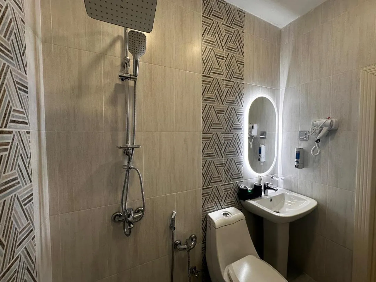 Shower in Royal Meridien Hotel