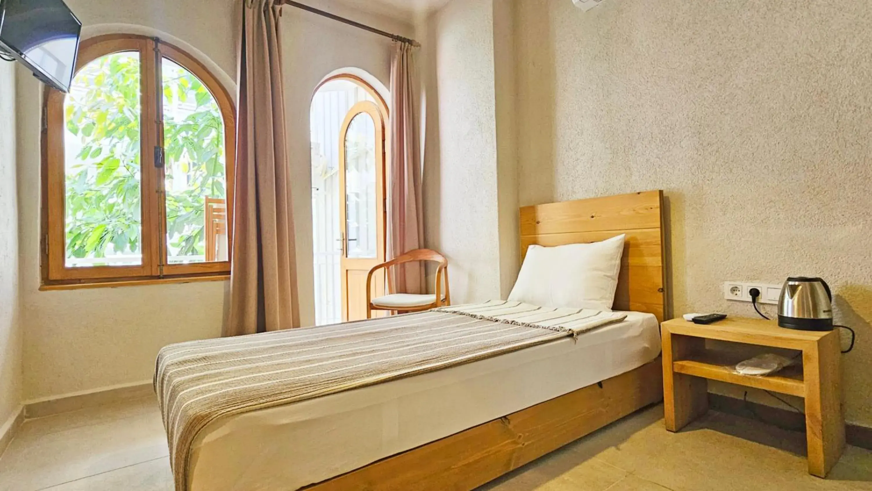 Single Room with Balcony - single occupancy in Nephos Beach Hotel Single Room with Balcony - single occupancy in Nephos Beach Hotel