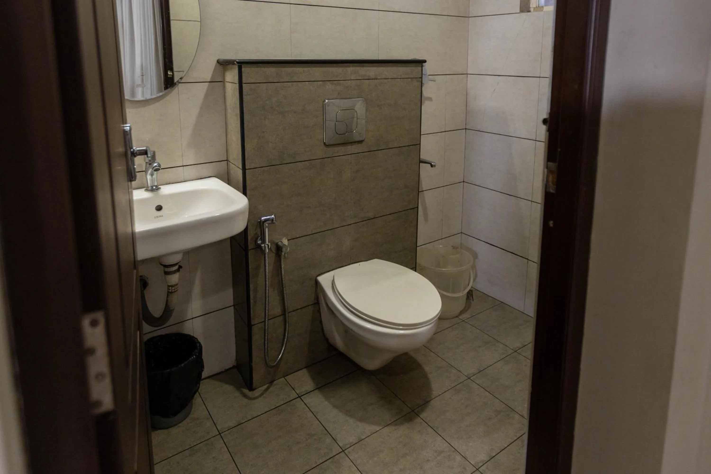 Aryaas Residency Nettoor